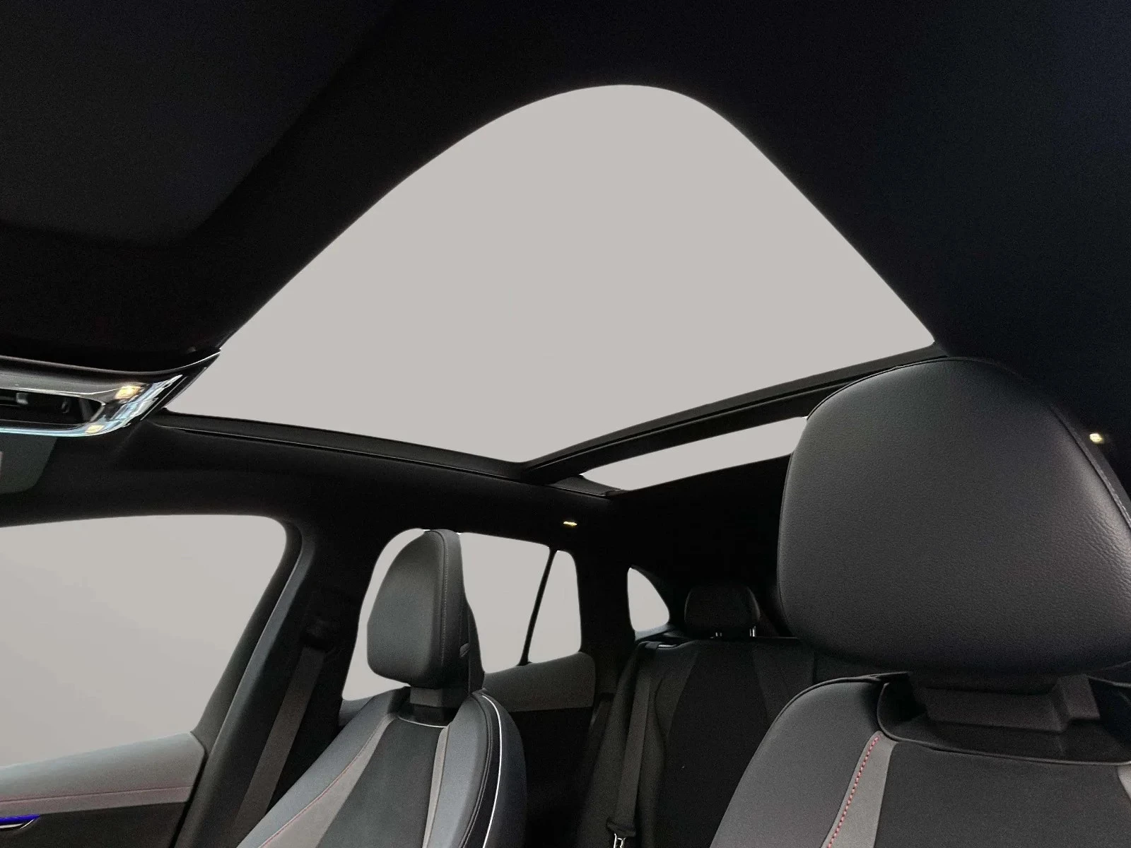 Mercedes-Benz-EQE-image-12