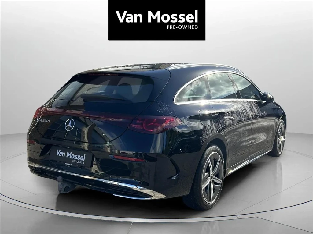 Mercedes-Benz-CLA-image-4