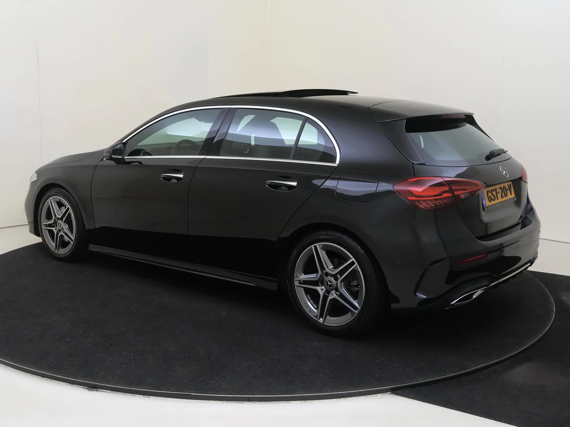 Mercedes-Benz-A-Klasse-image-2
