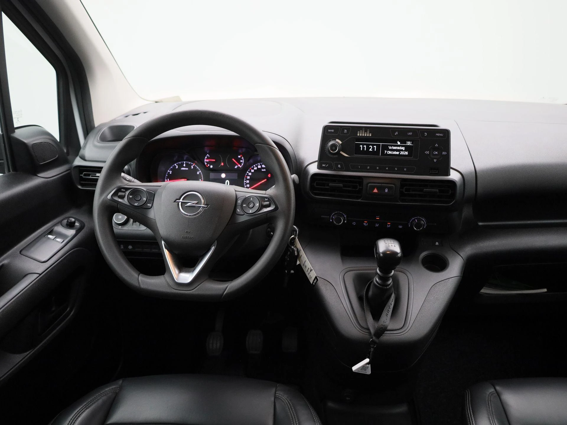 Opel-Combo Life-image-6