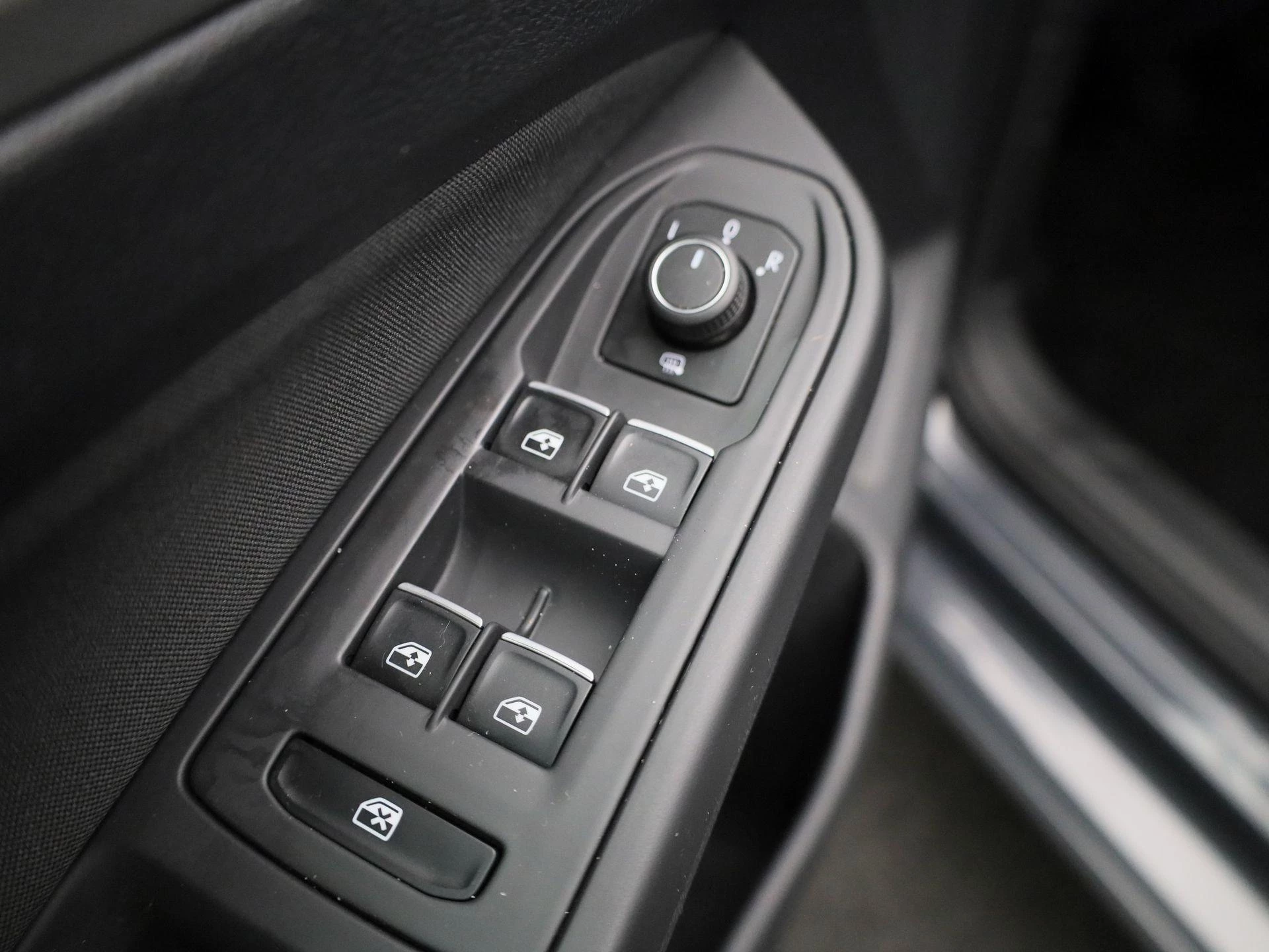 Volkswagen-Golf-image-30