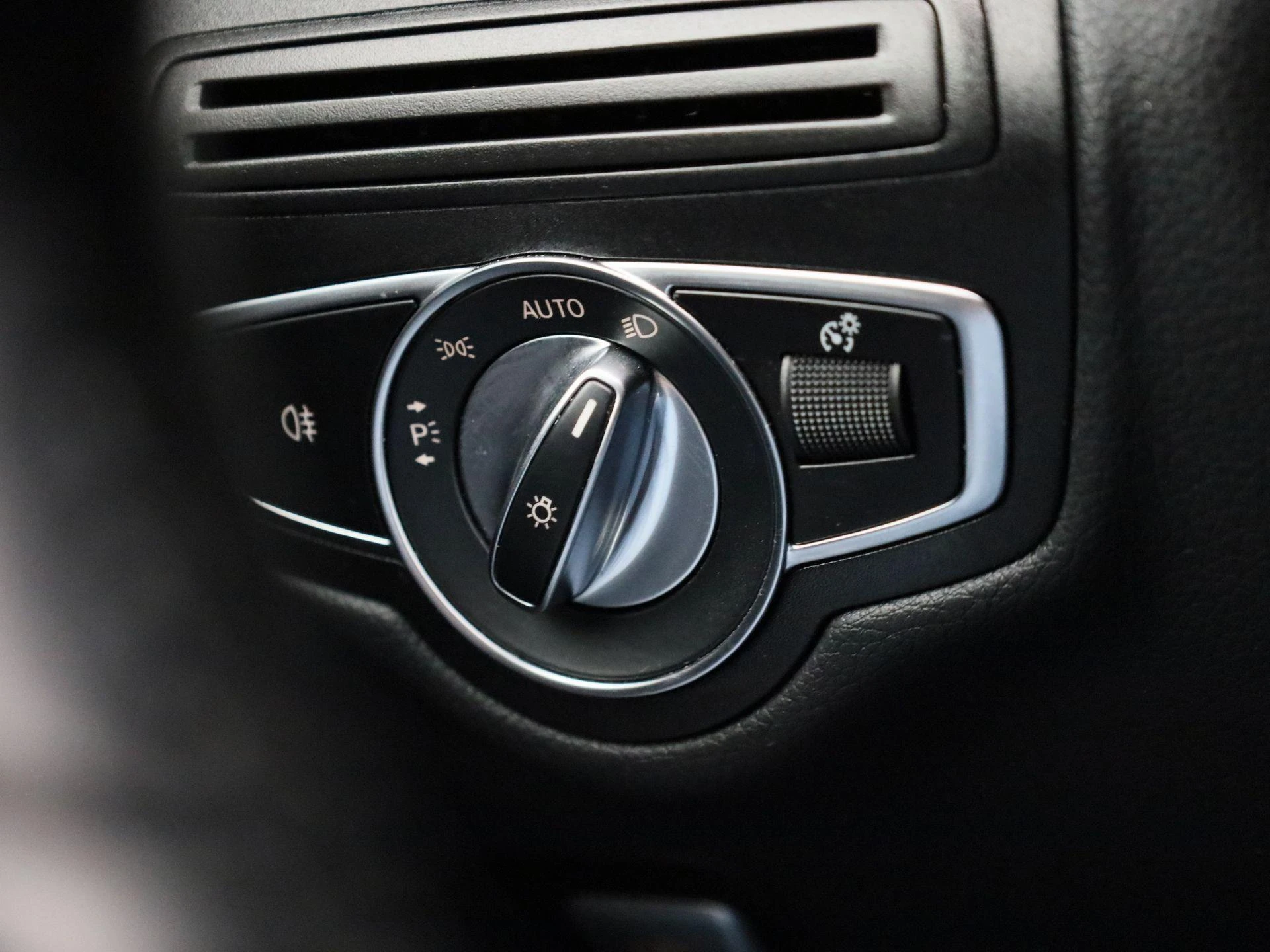 Mercedes-Benz-GLC-image-19