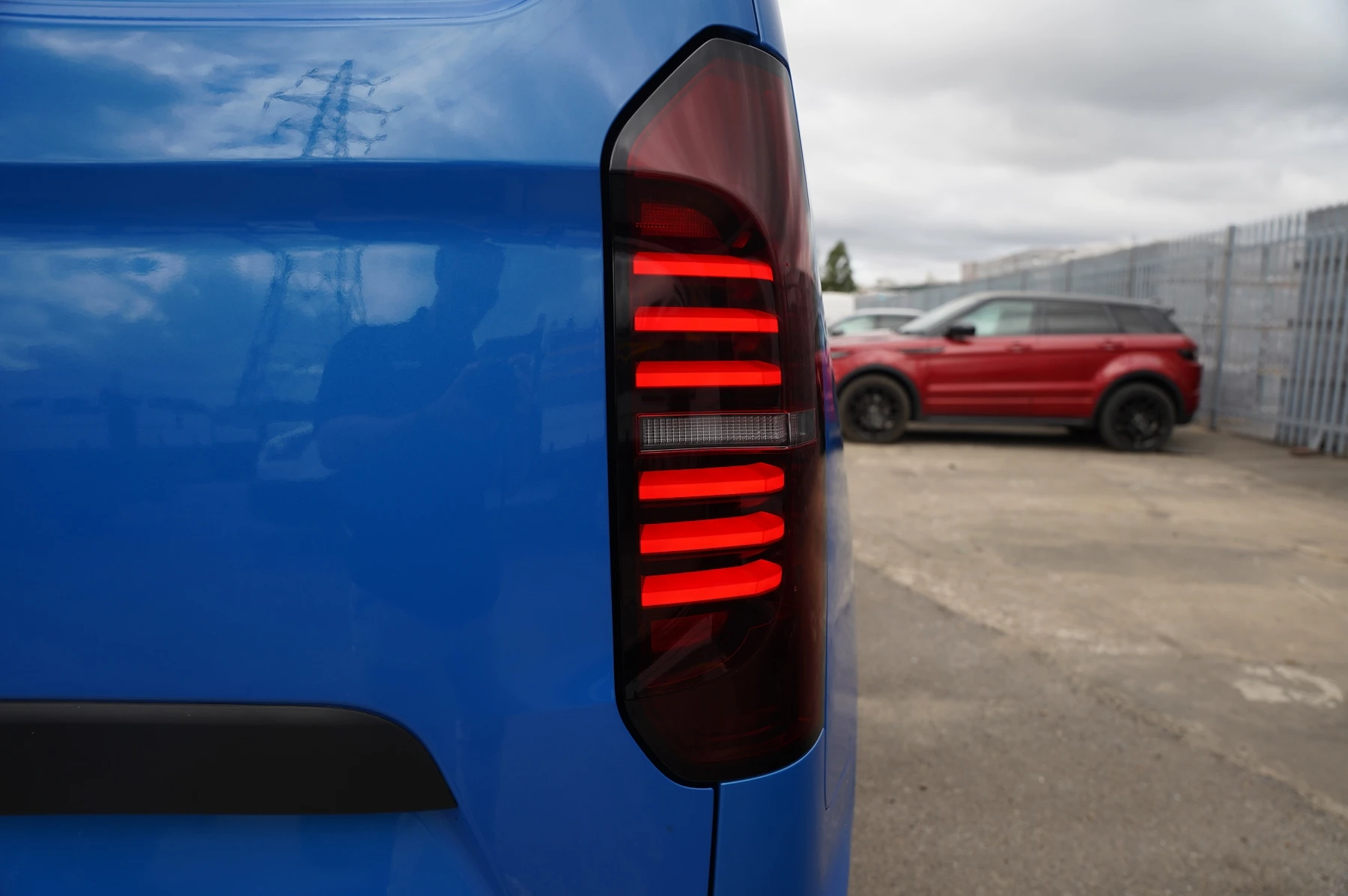 Volkswagen-Transporter-image-29