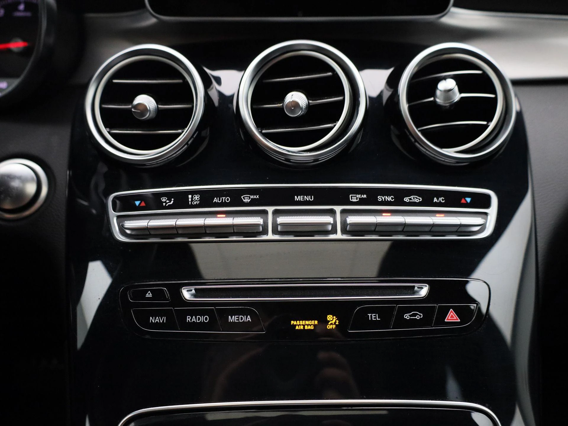 Mercedes-Benz-GLC-image-17
