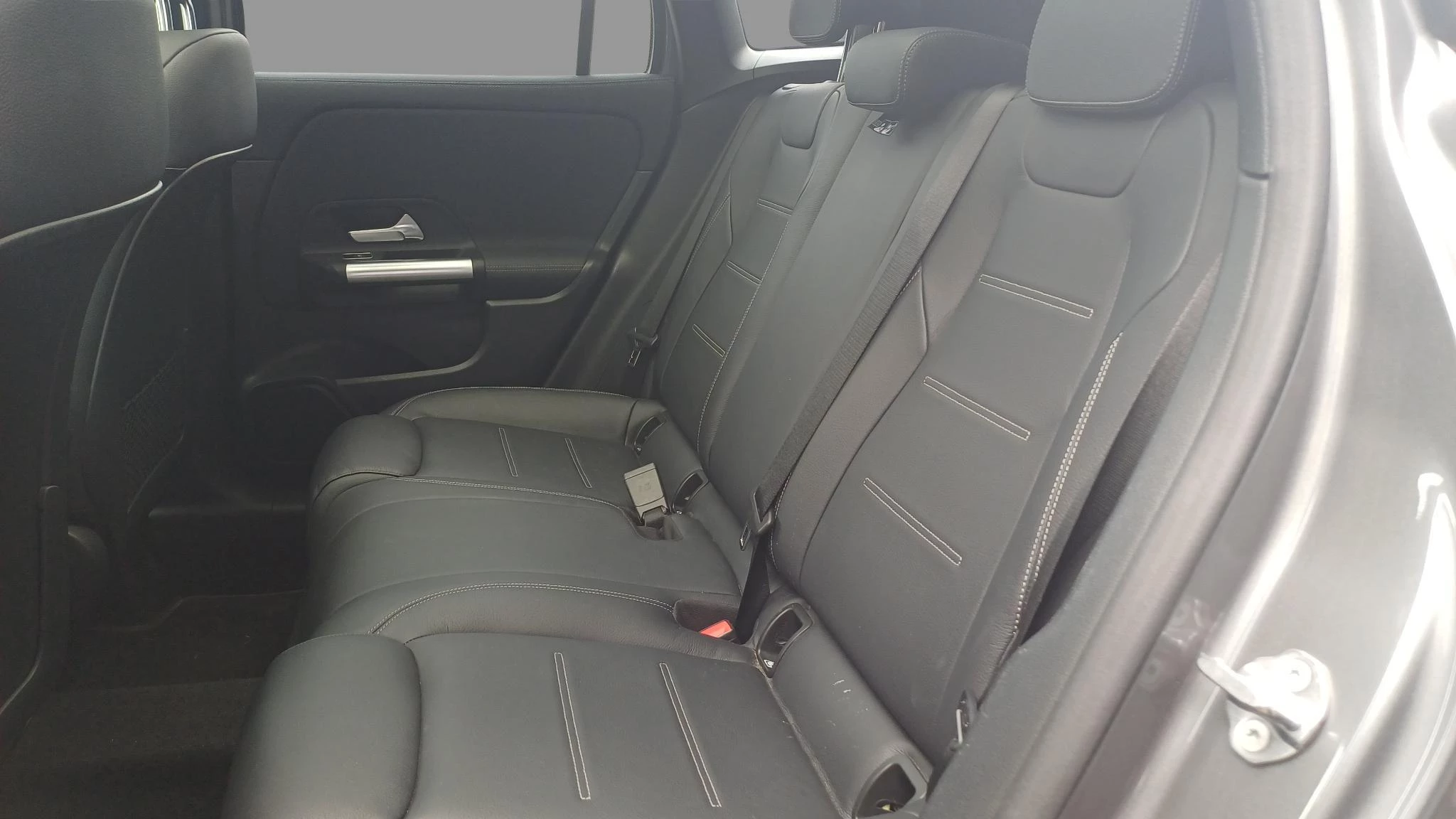 Mercedes-Benz GLA 250 e AMG Line + LEDER + PANO + MULTIBEAM + HEAD UP + CARPLAY +