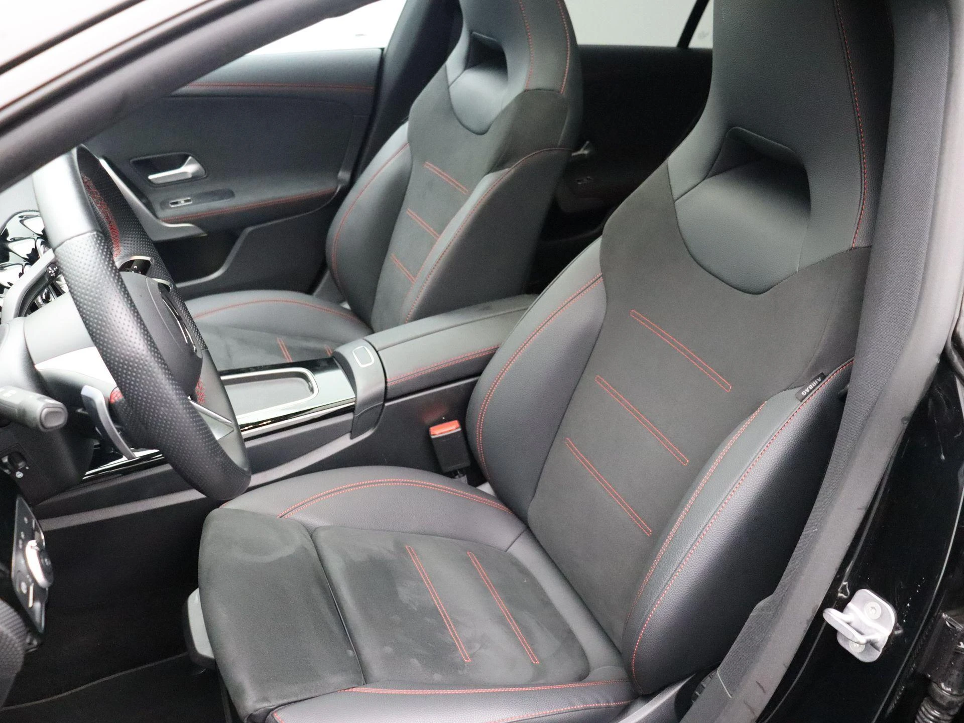 Mercedes-Benz-CLA-image-14