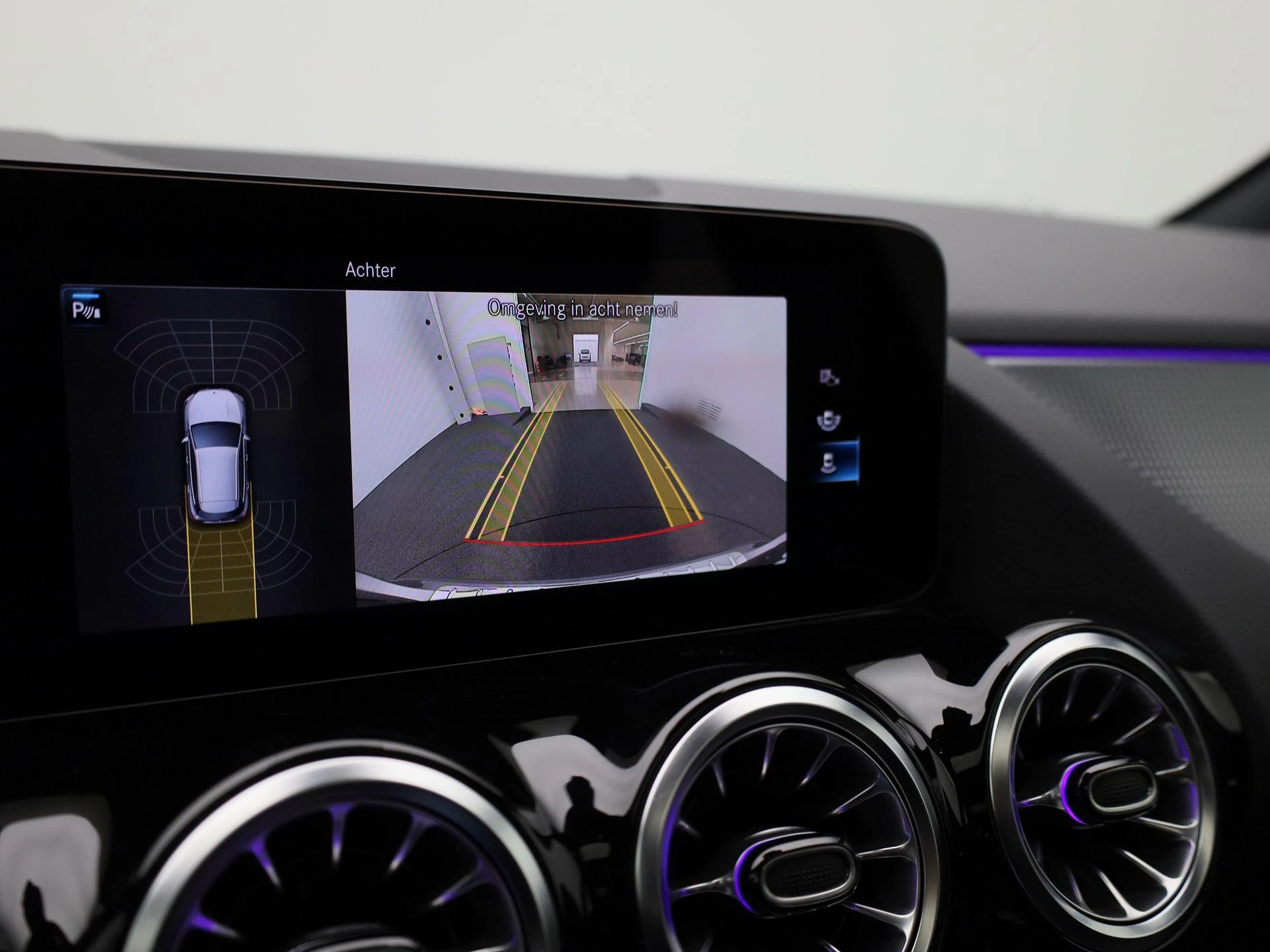 Mercedes-Benz-GLA-image-27