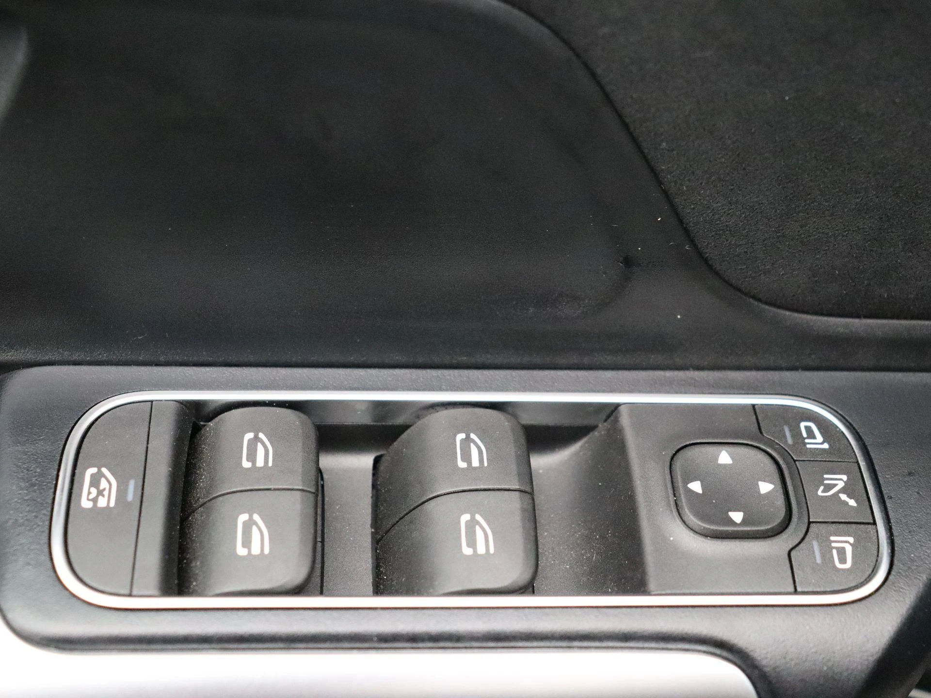 Mercedes-Benz-GLA-image-10