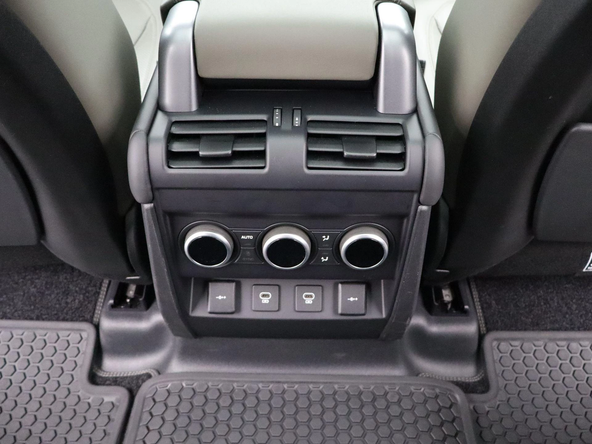 Land Rover-Defender-image-39