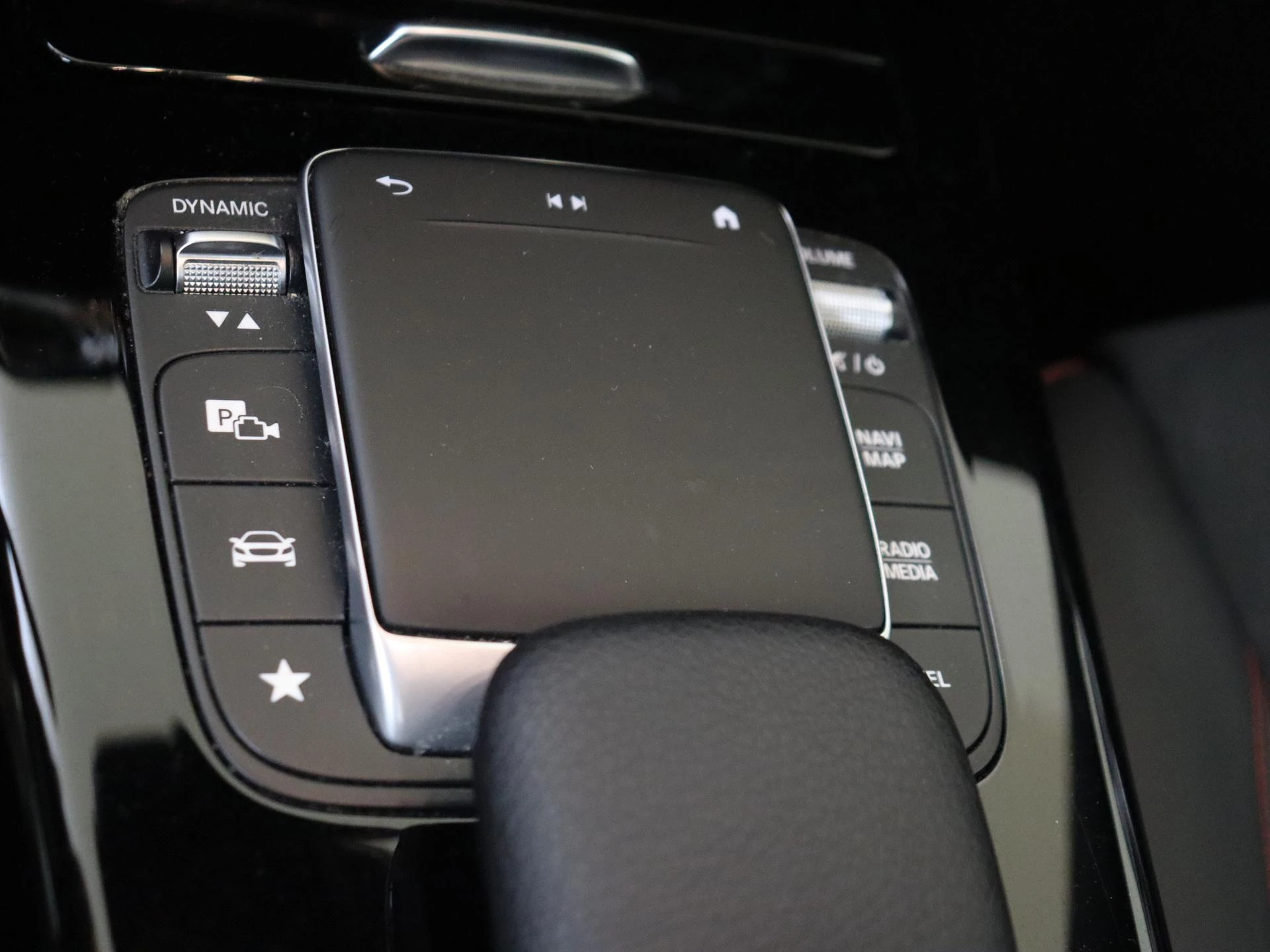 Mercedes-Benz-CLA-image-18