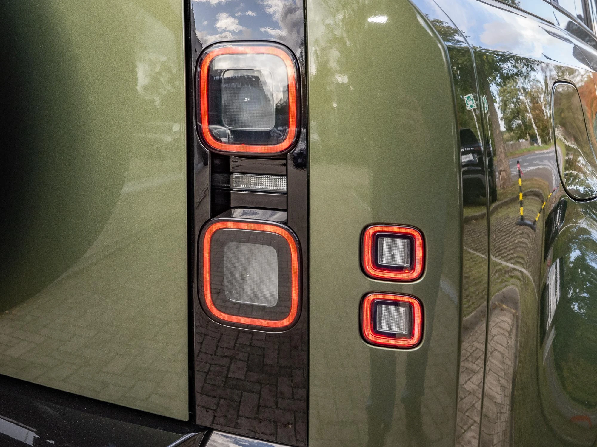 Land Rover-Defender-image-21