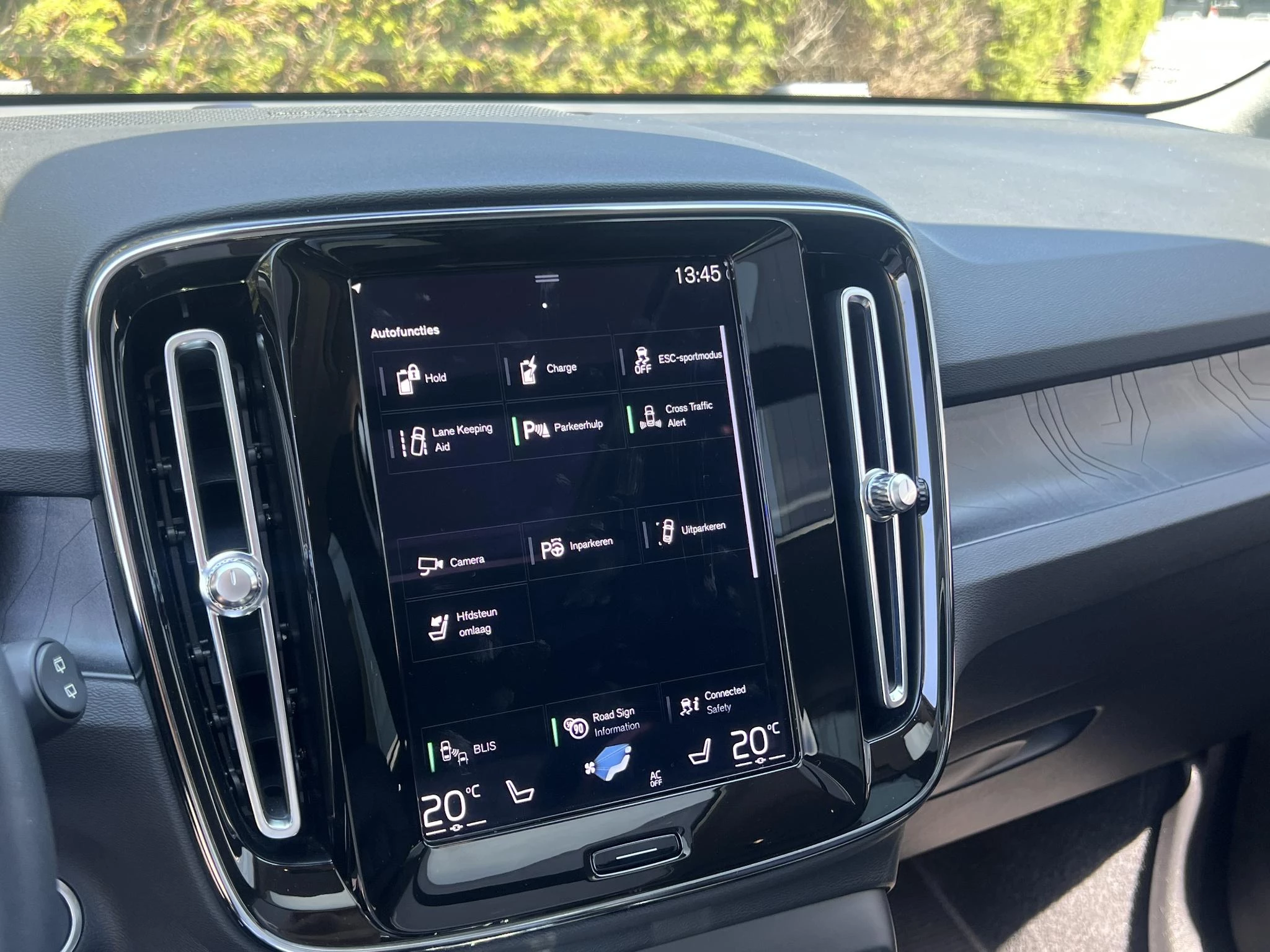 Volvo-XC40-image-21