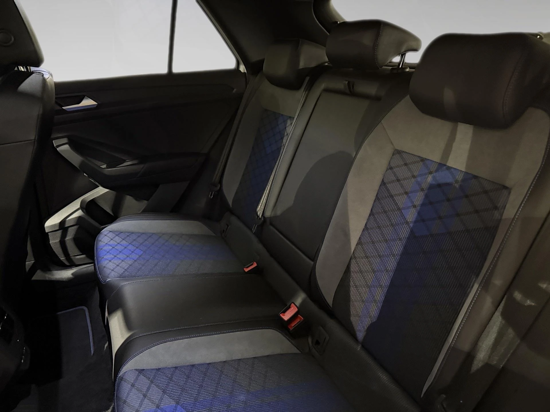 Volkswagen-T-Roc-image-10