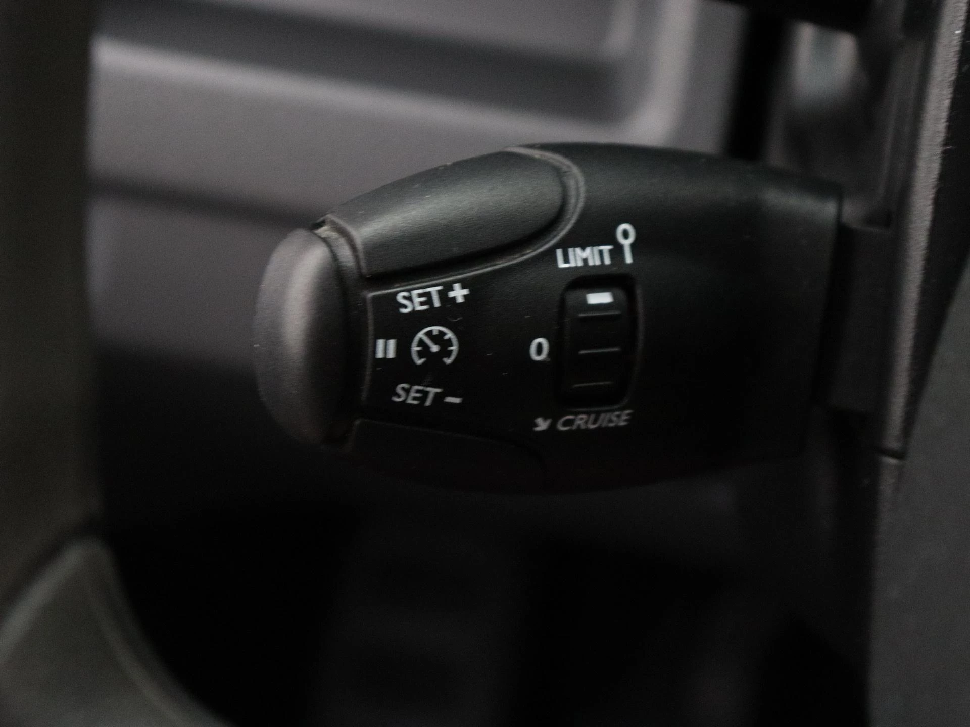 Opel-Vivaro-image-14