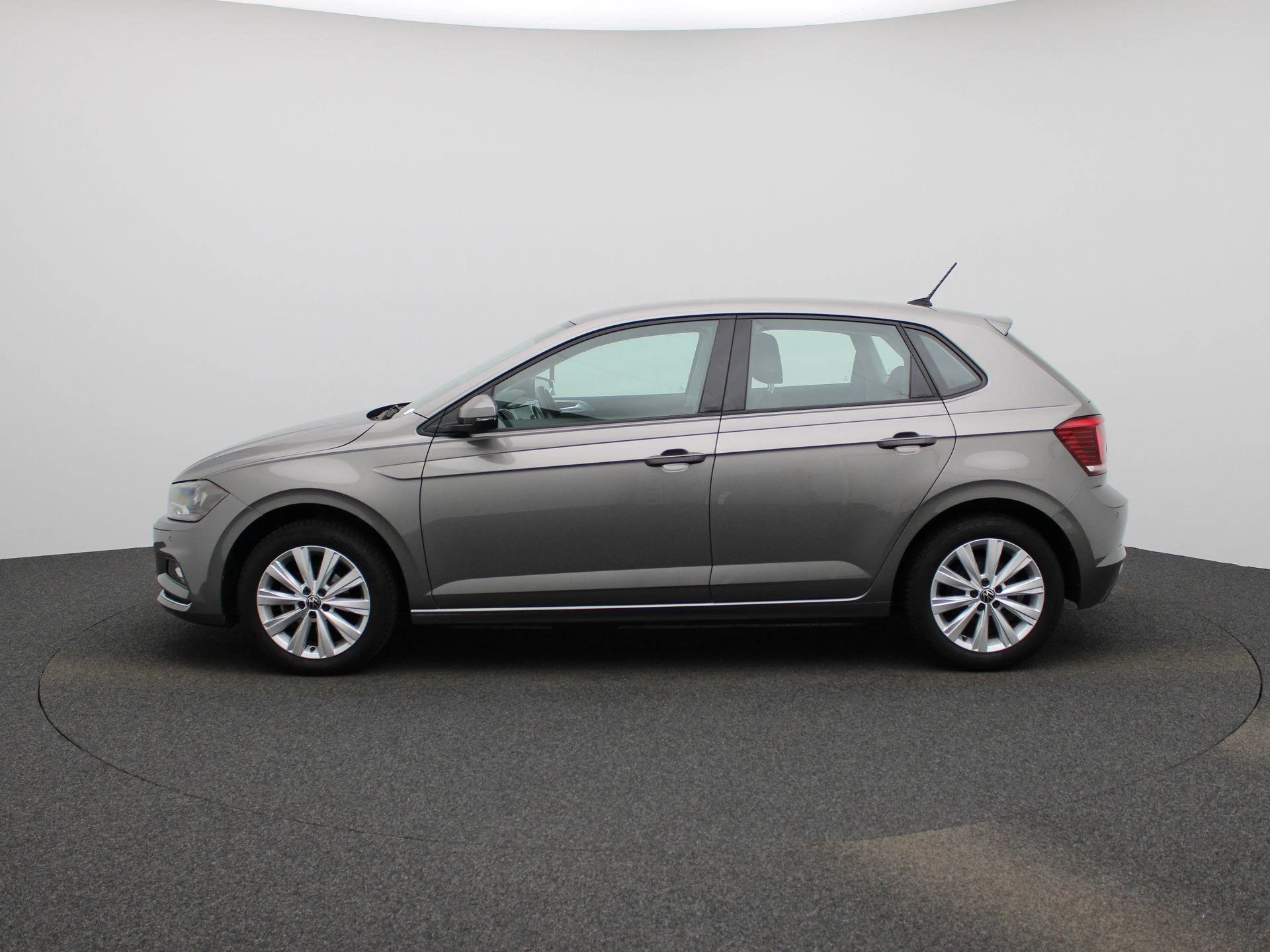 Volkswagen-Polo-image-3