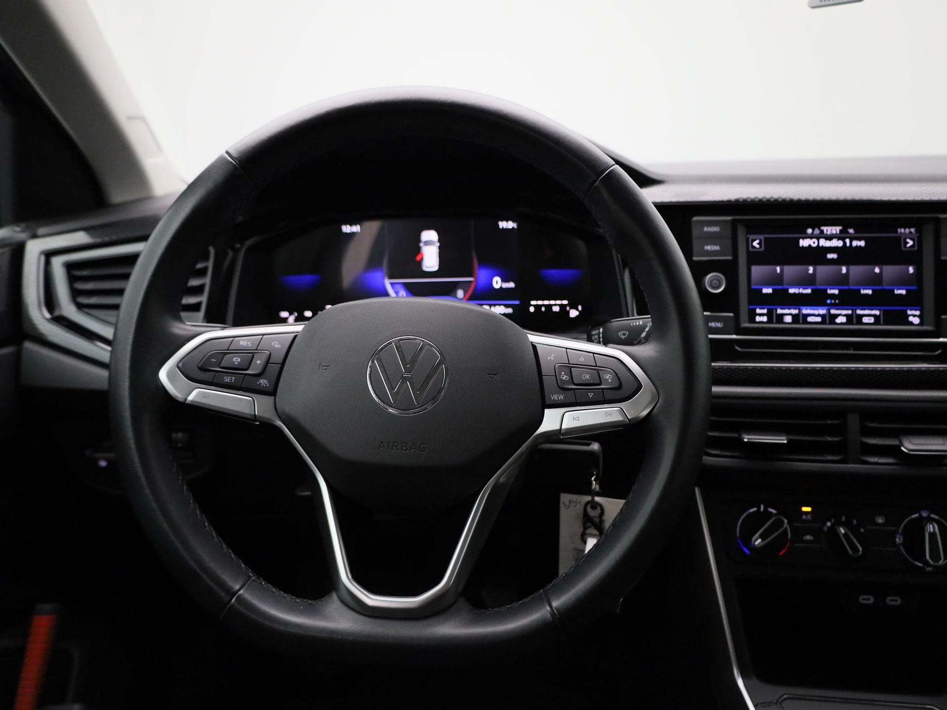Volkswagen-Polo-image-6