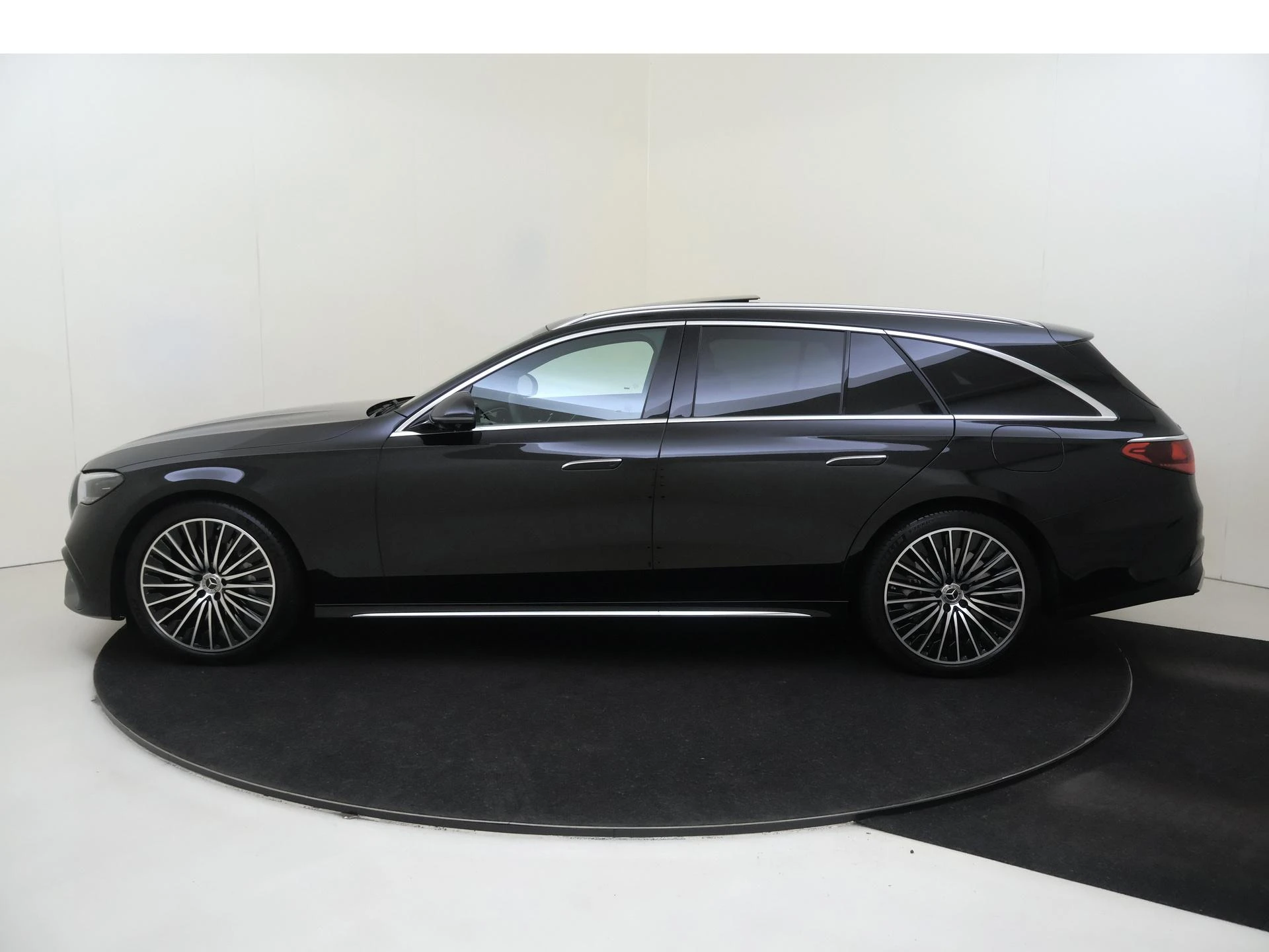 Mercedes-Benz-E-Klasse-image-7