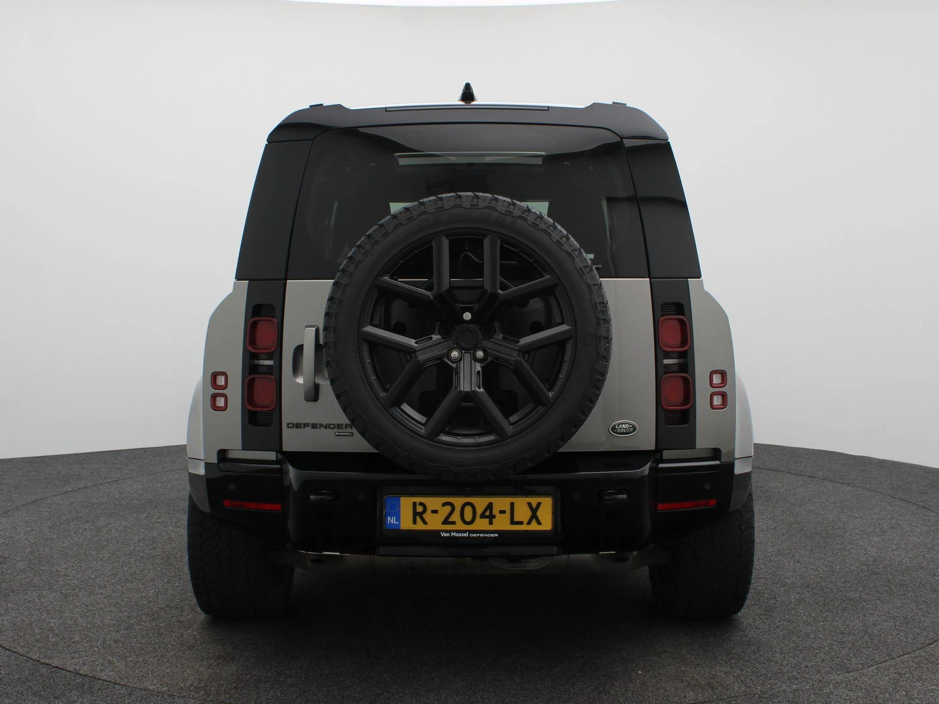 Land Rover-Defender-image-4