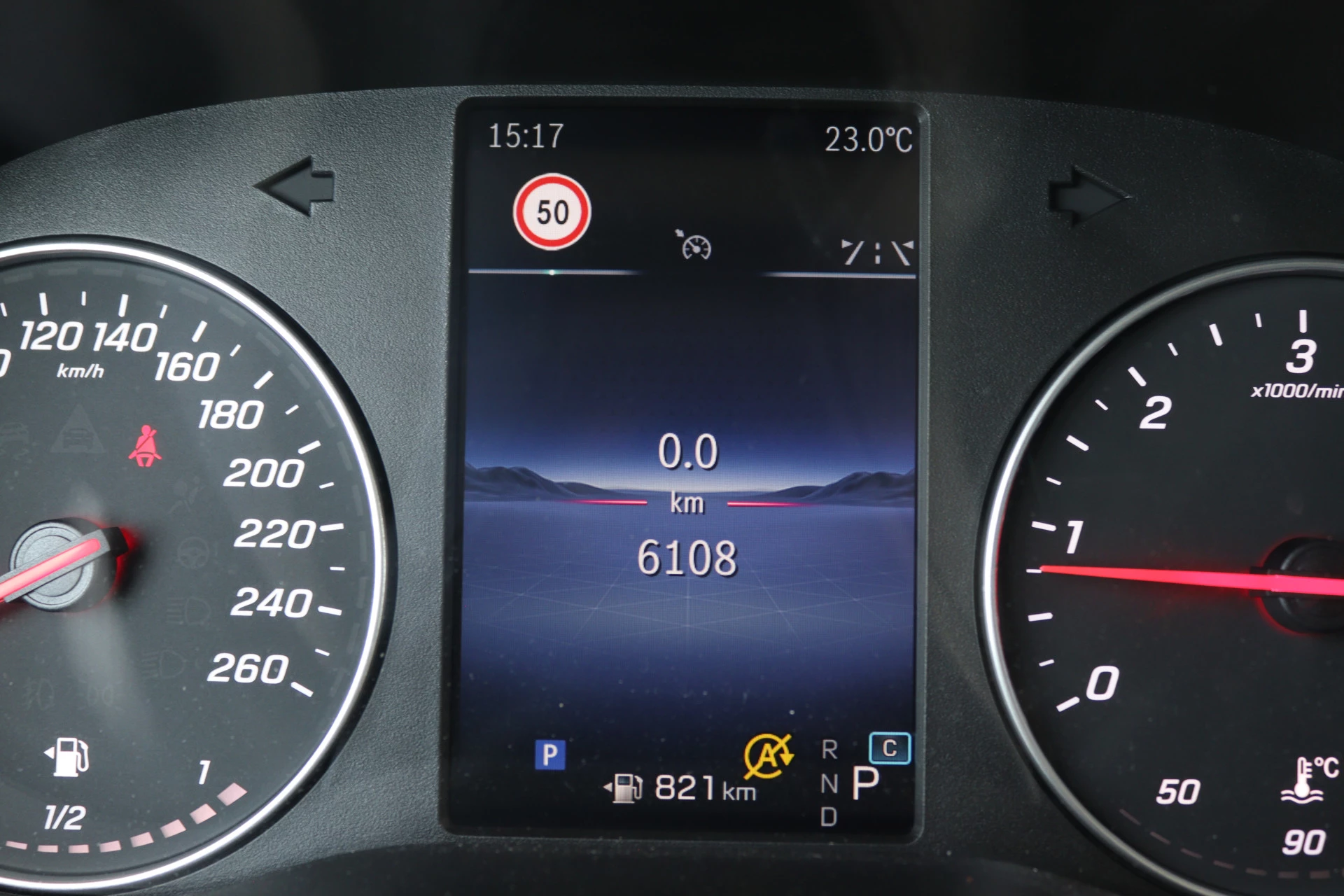 Mercedes-Benz-Vito-image-5