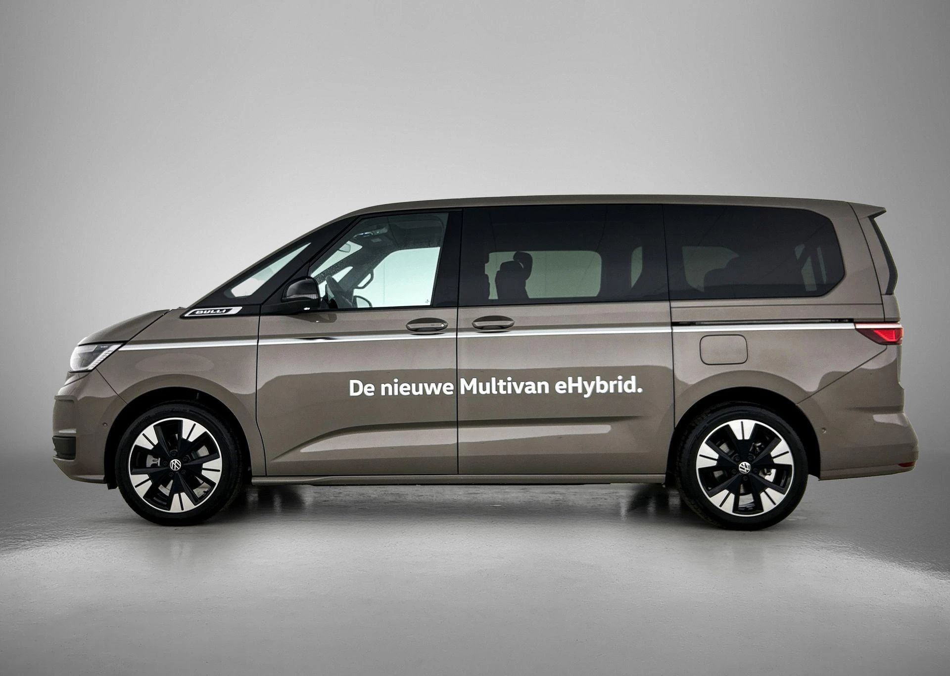 Volkswagen-Multivan-image-1