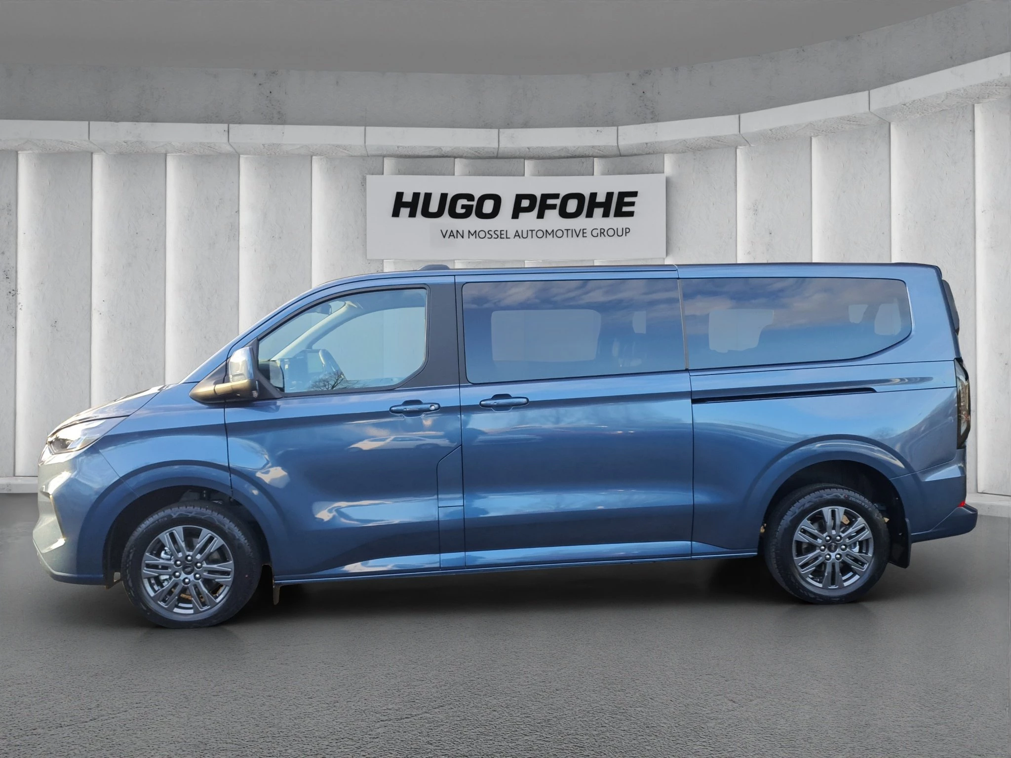 Ford-Tourneo Custom-image-1