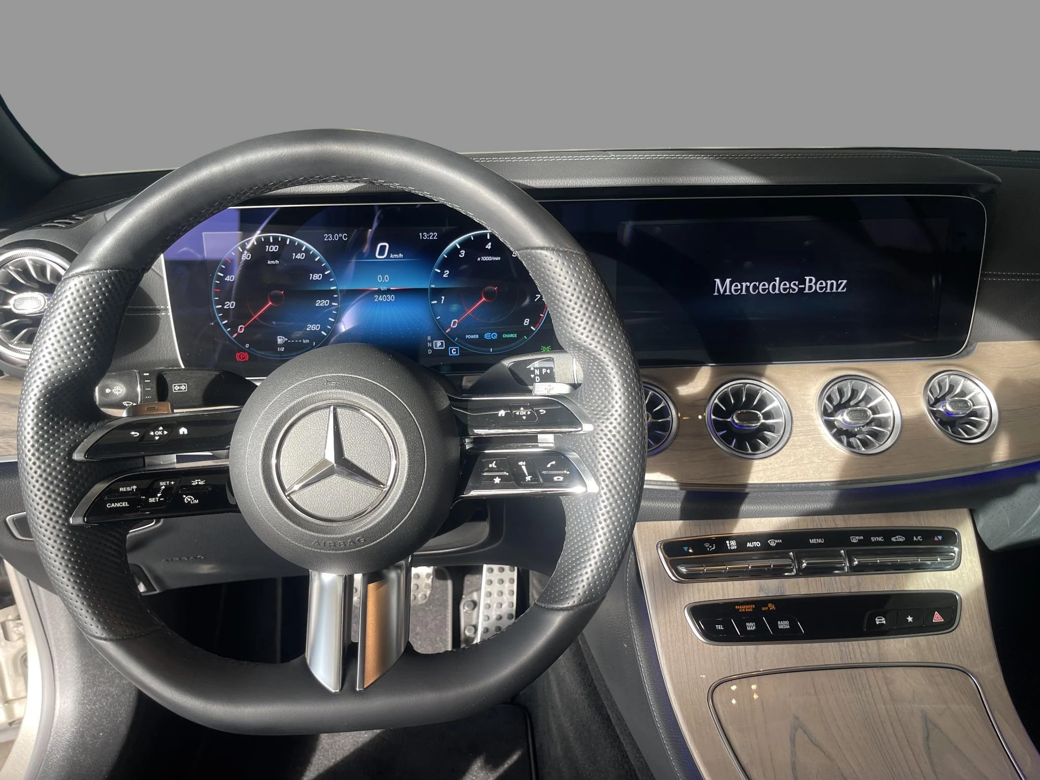 Mercedes-Benz-E-Klasse-image-13