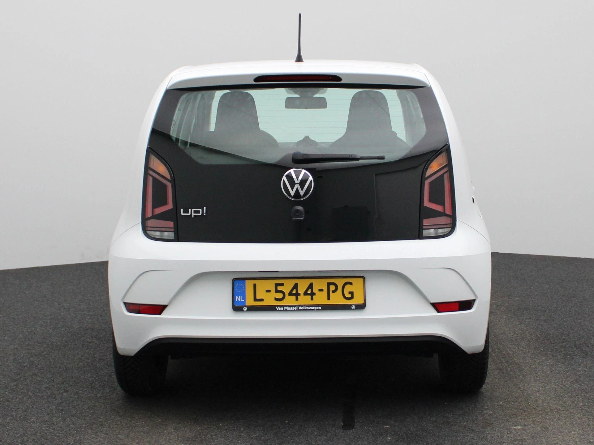 Volkswagen-up!-image-4