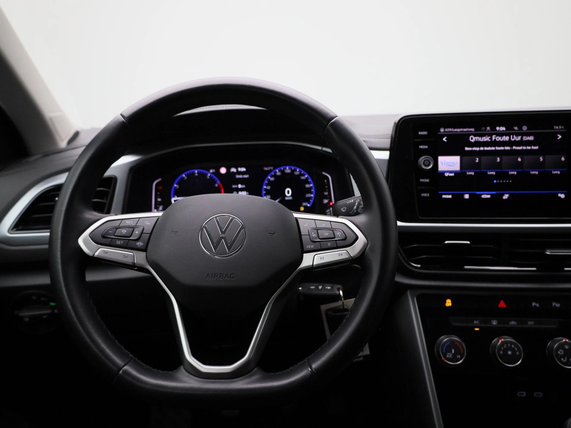 Volkswagen-T-Roc-image-6
