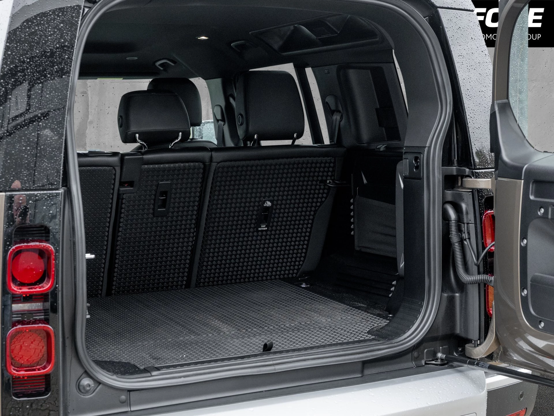 Land Rover-Defender-image-25