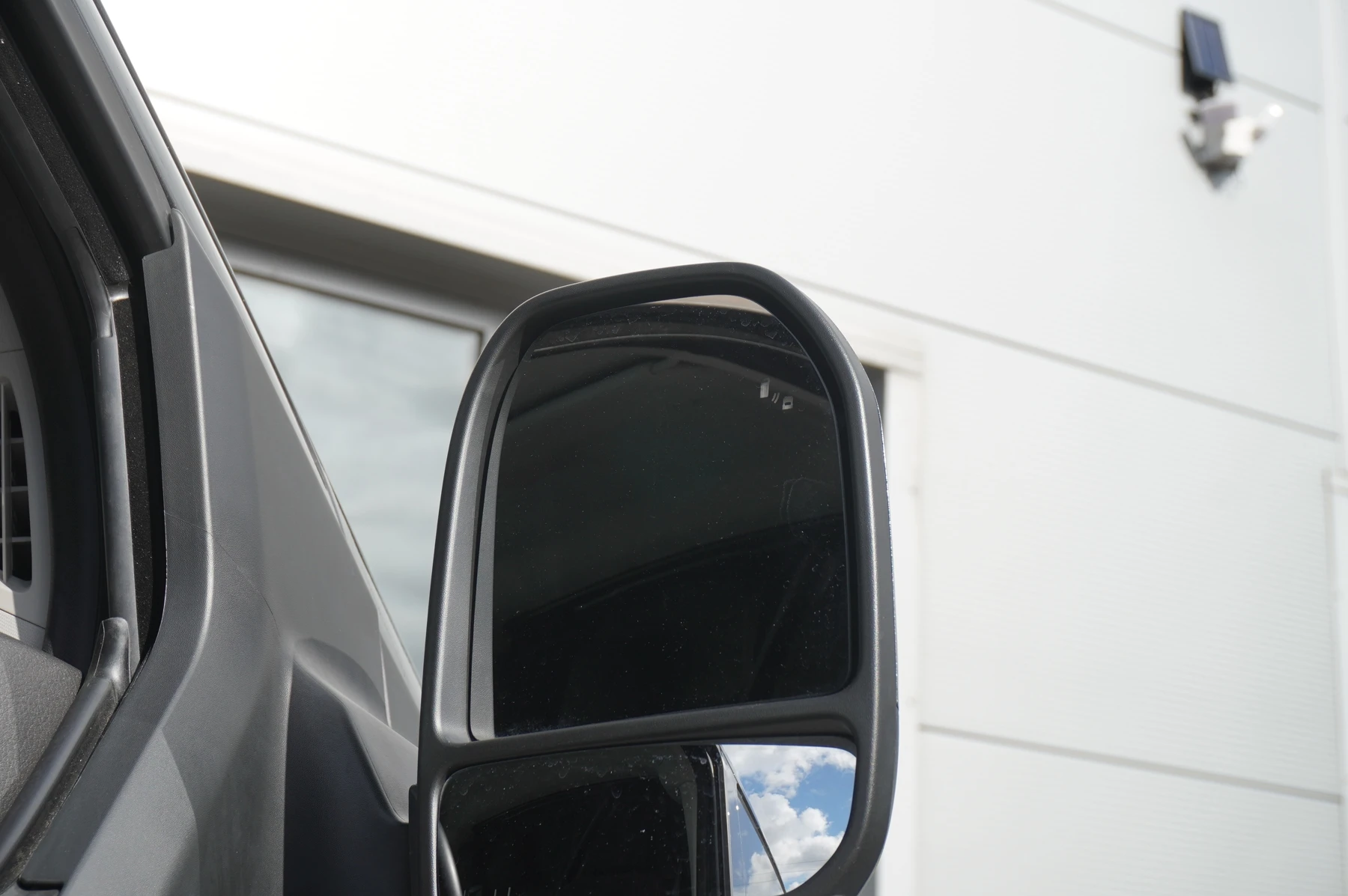 Volkswagen-Transporter-image-46