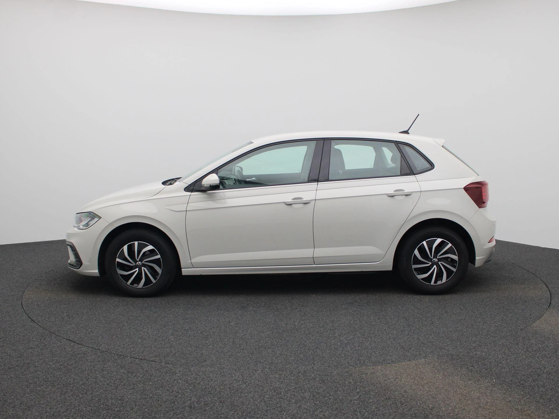 Volkswagen-Polo-image-3