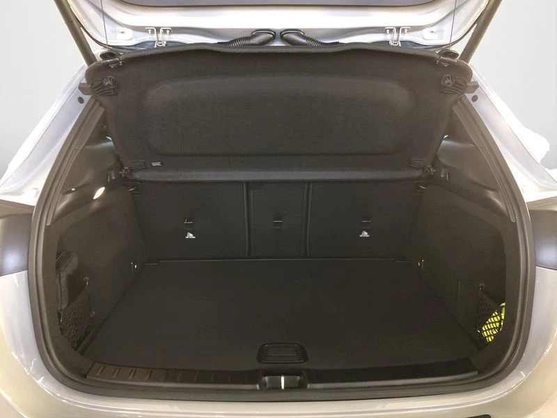 Mercedes-Benz-GLA 200 d-image-10