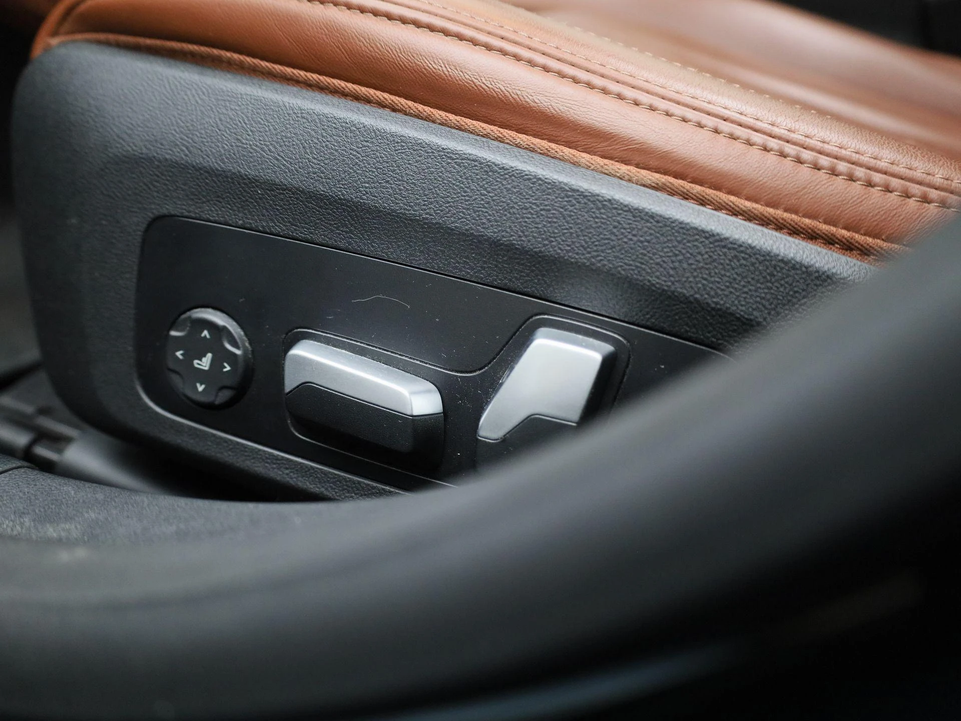 BMW-i4-image-35