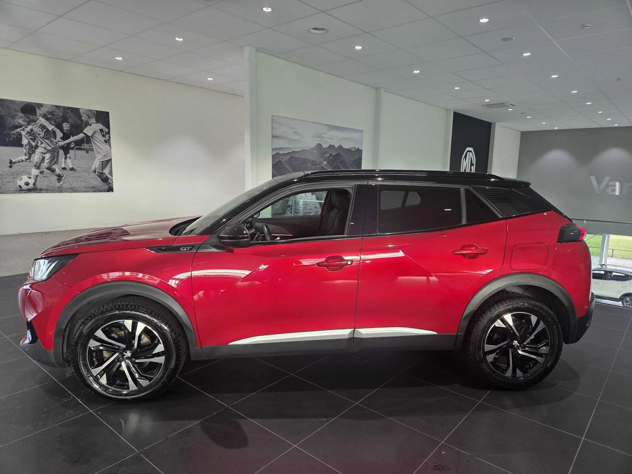 Peugeot-2008-image-2