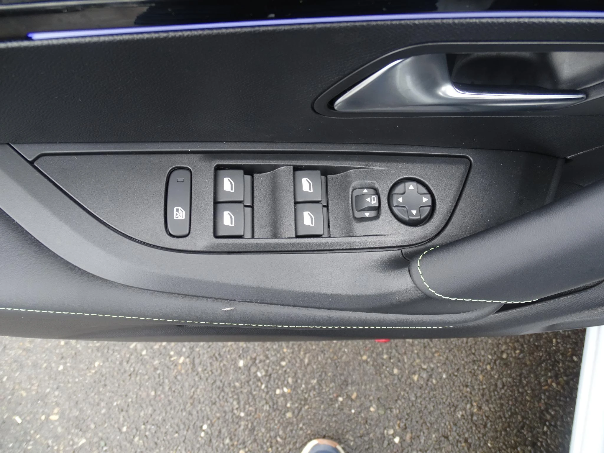 Peugeot-e-2008-image-14