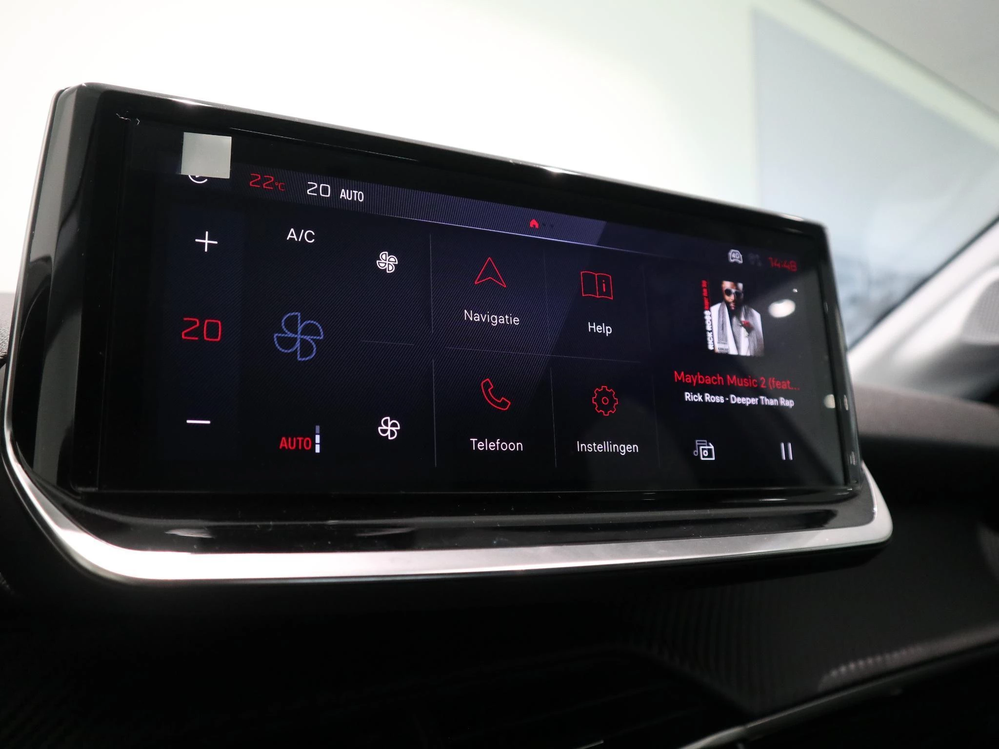 Peugeot 208 Allure Hybrid 110 e-DCS8