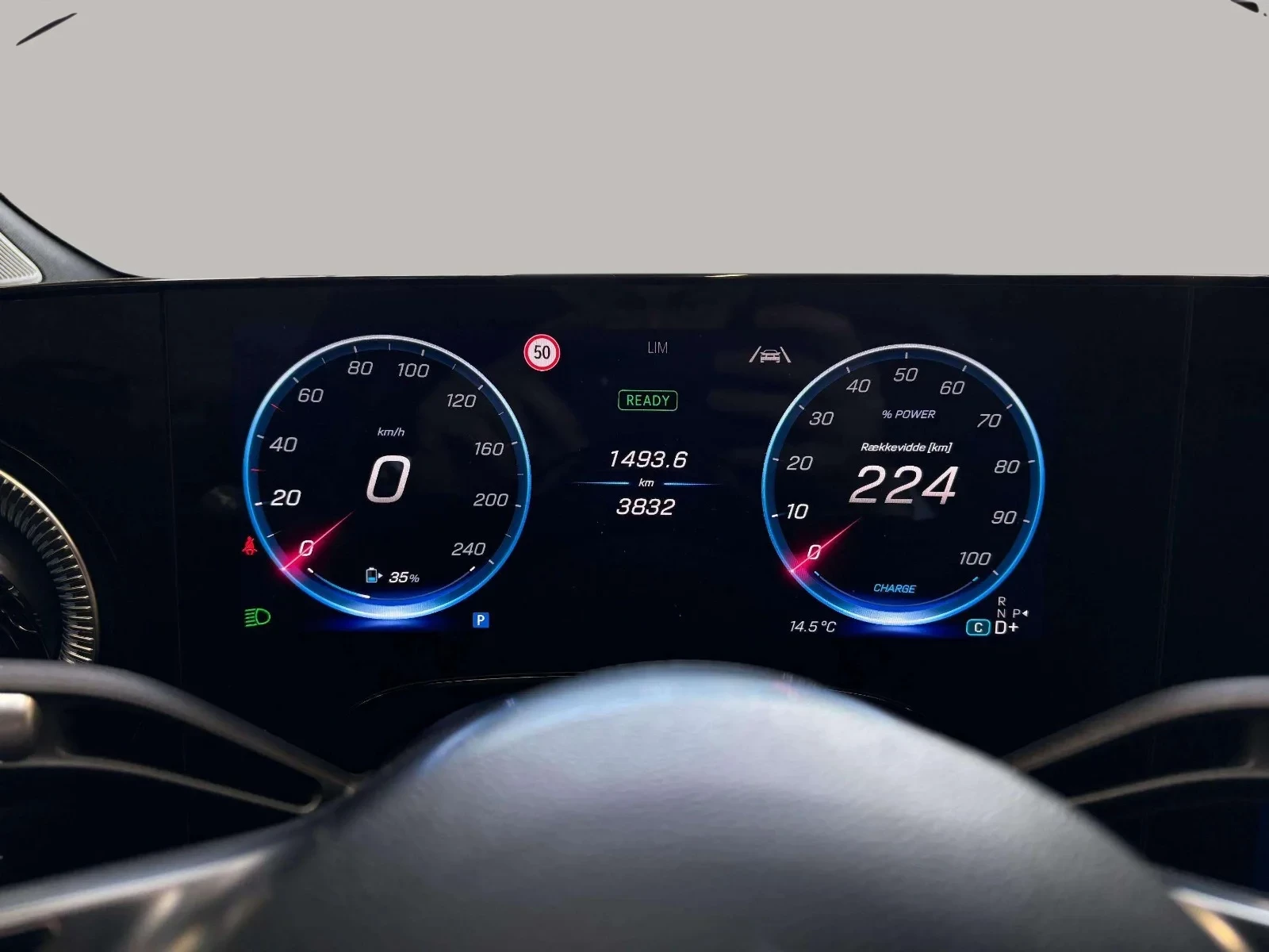 Mercedes-Benz-CLA-image-10
