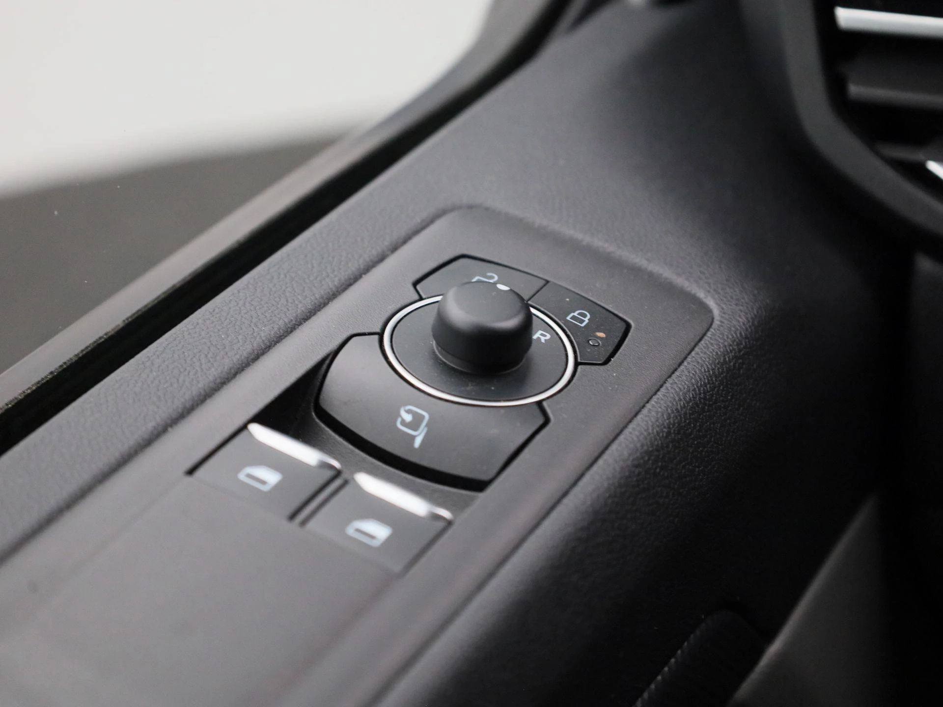 Ford-Transit Custom-image-24