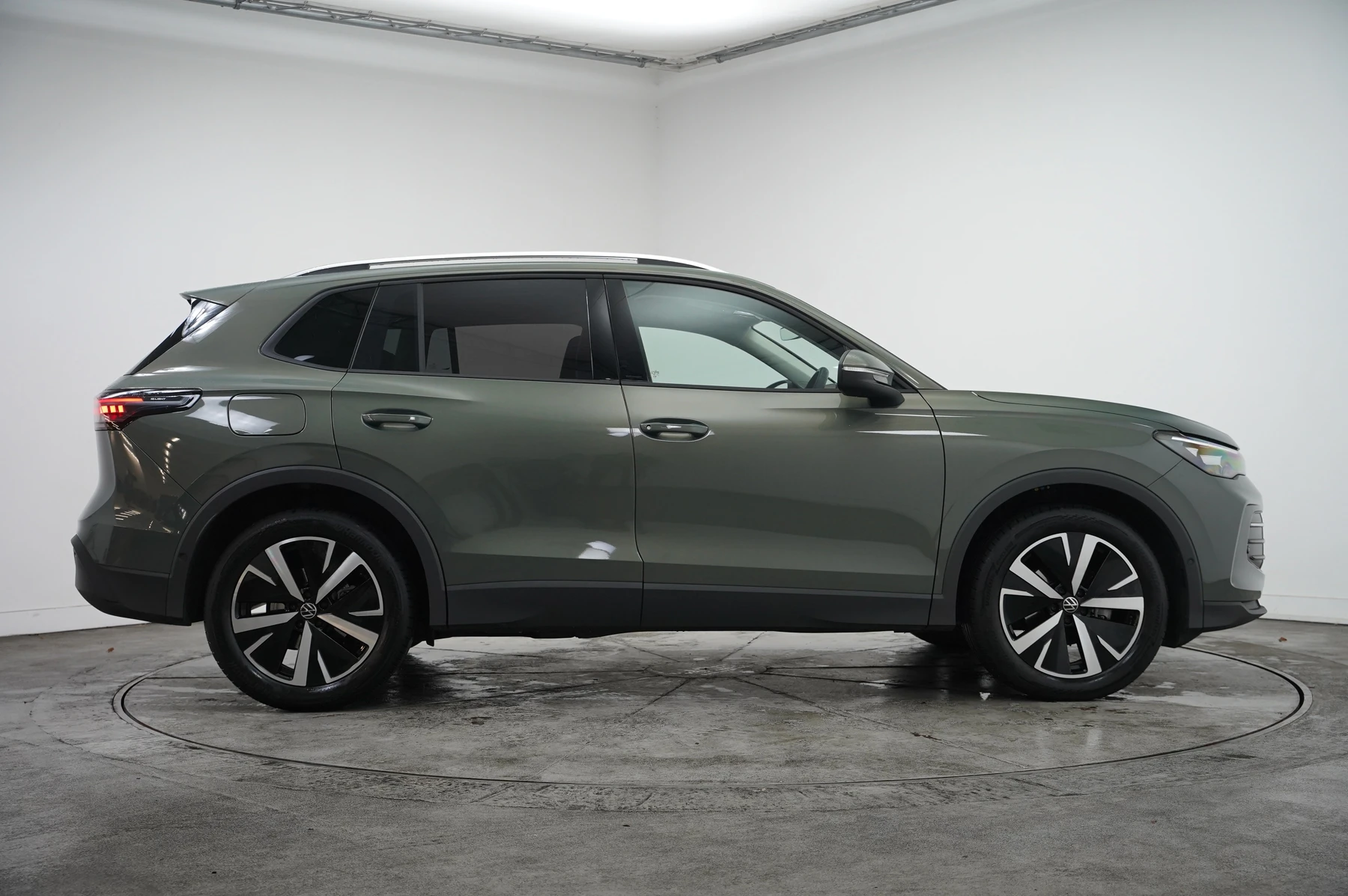 Volkswagen-Tiguan-image-3
