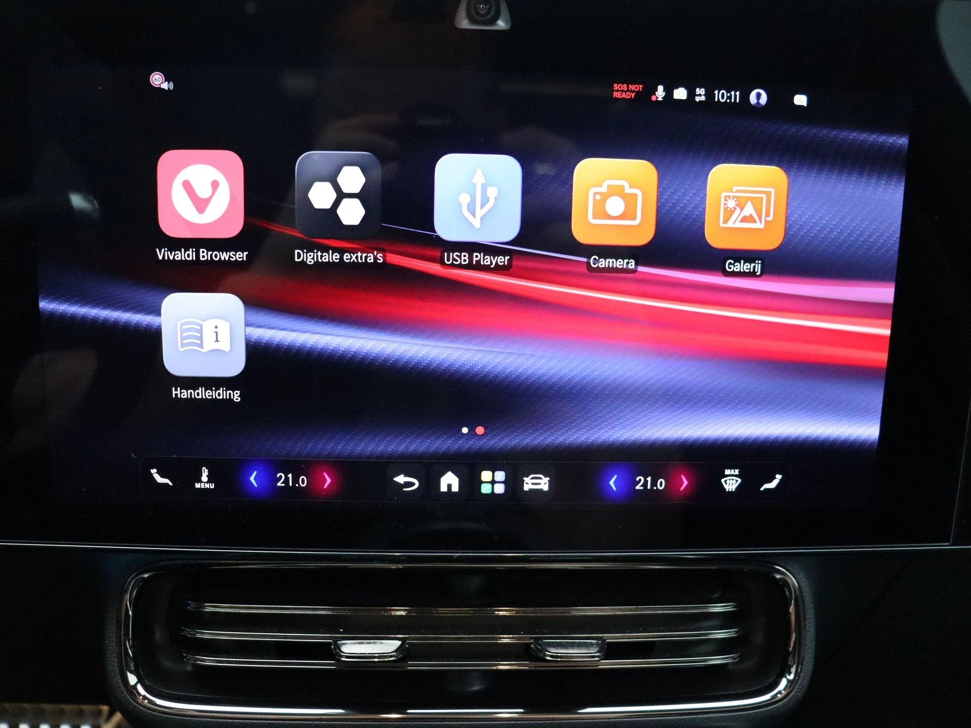 Mercedes-Benz-CLA-image-18