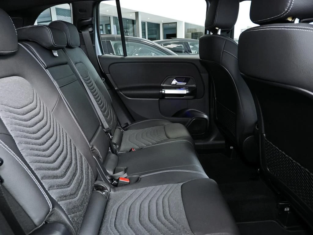Mercedes-Benz-GLB 200-image-14