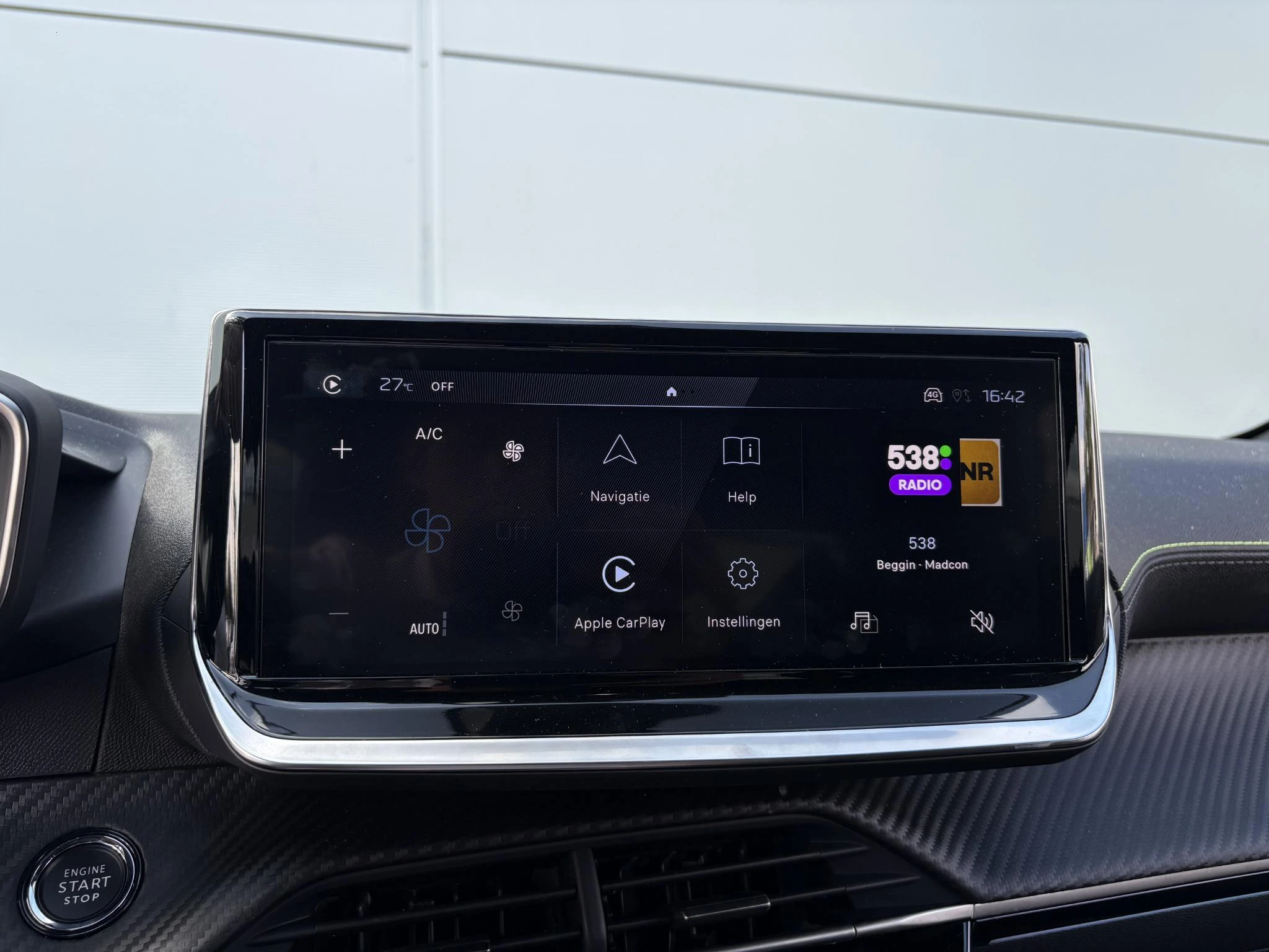 Peugeot-e-2008-image-17