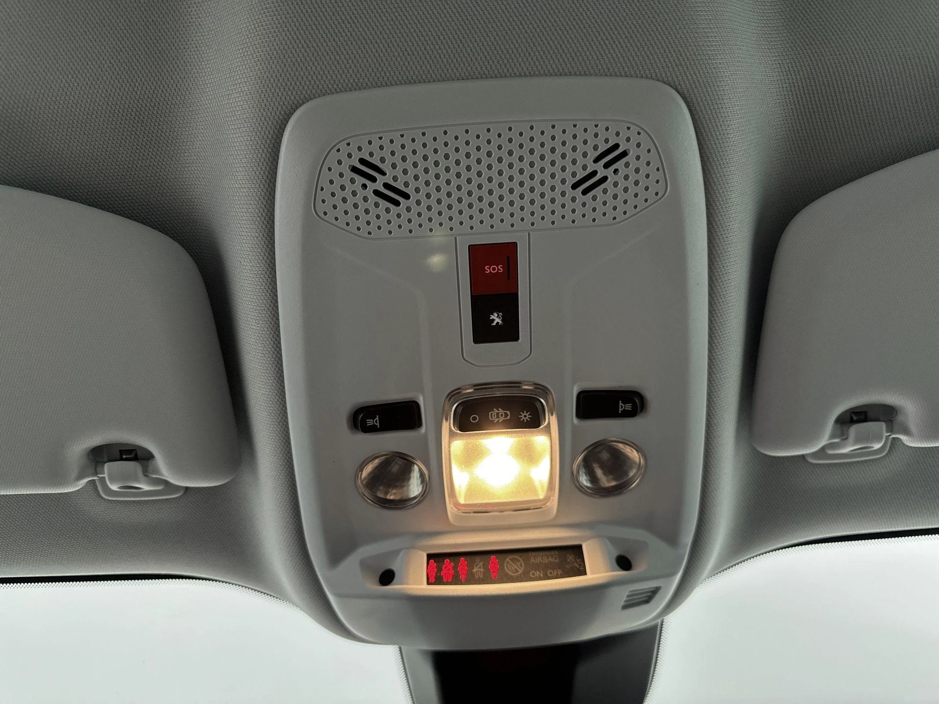 Peugeot-e-2008-image-8