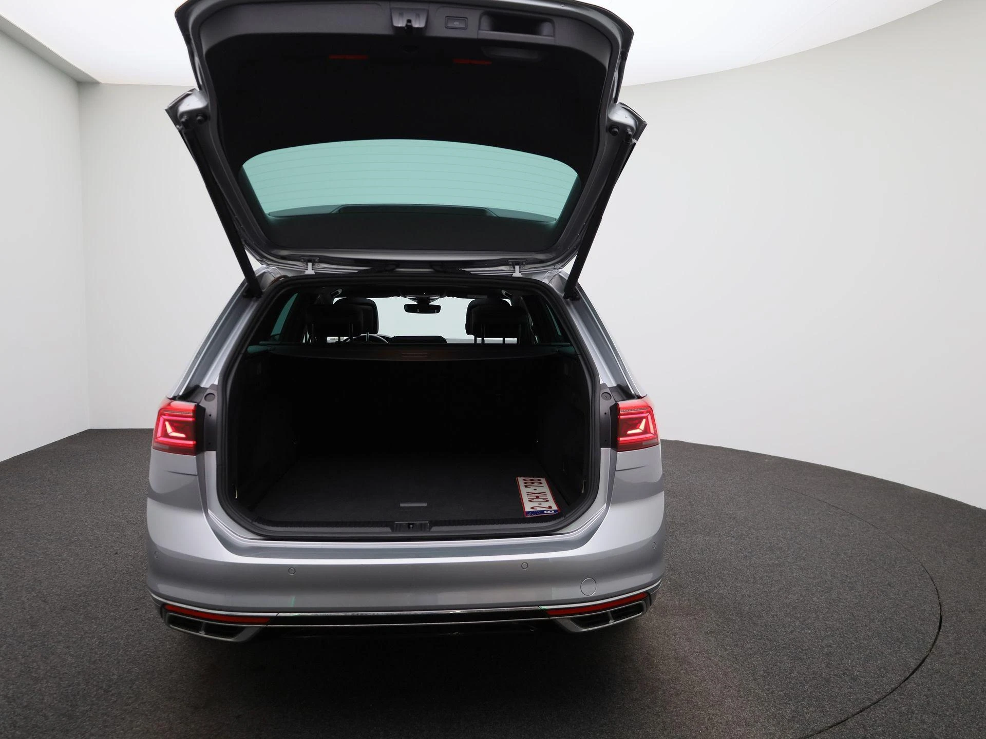 Volkswagen-Passat-image-10
