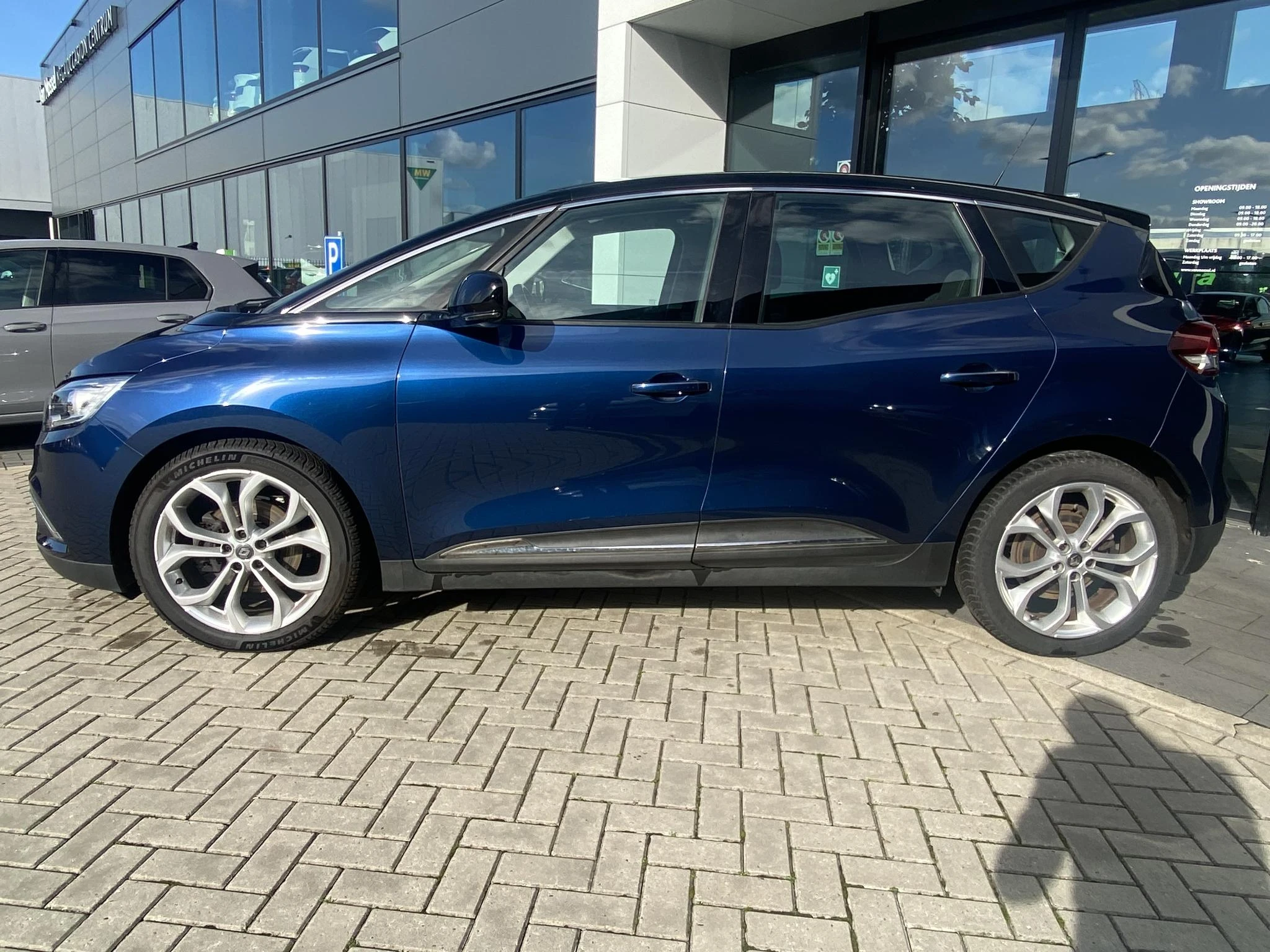 Renault-Scénic-image-1