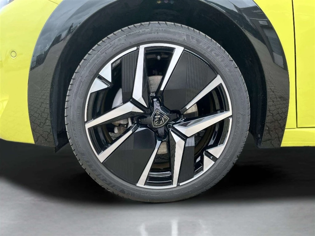 Peugeot-e-208-image-9