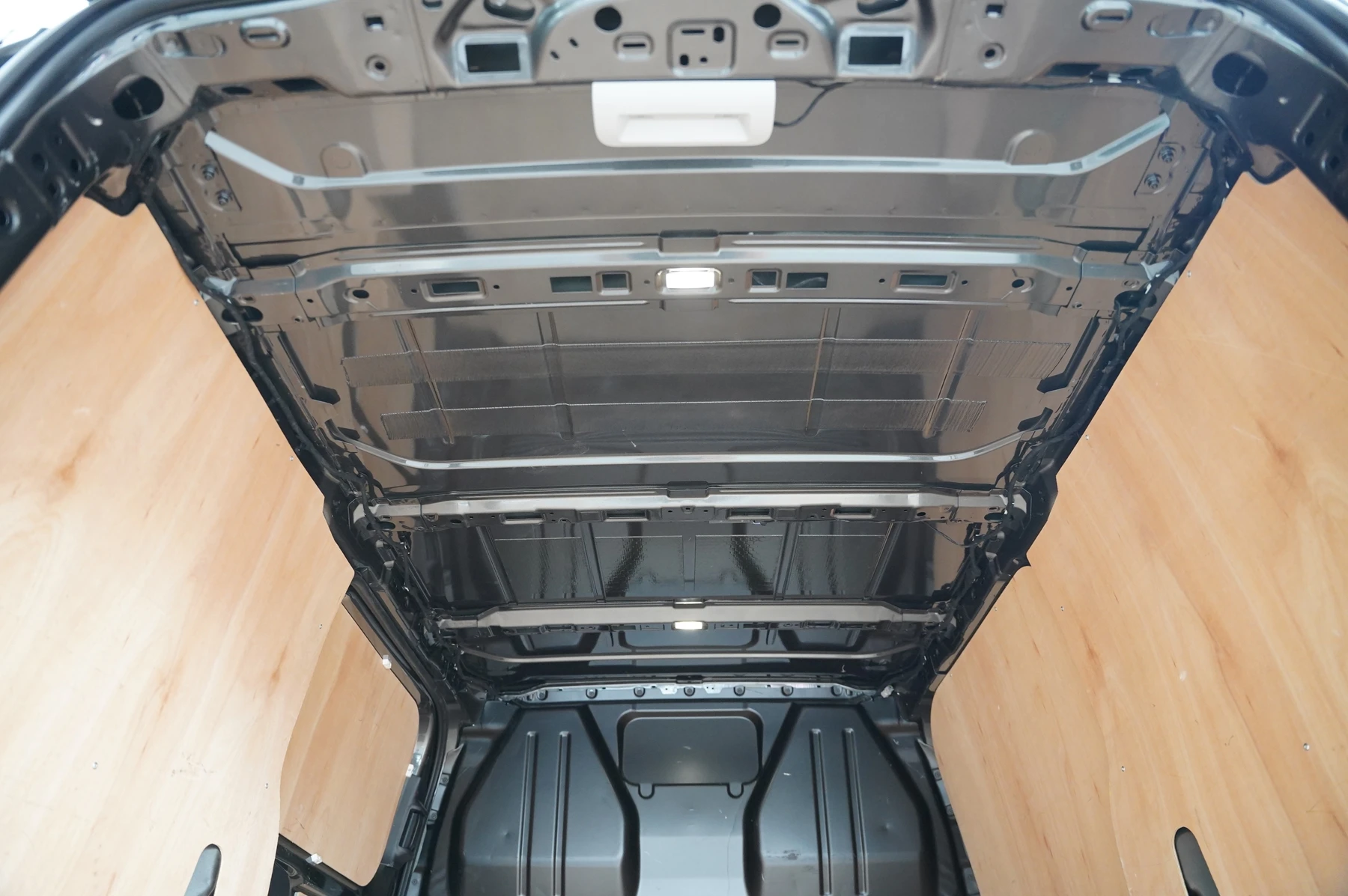Volkswagen-Transporter-image-27
