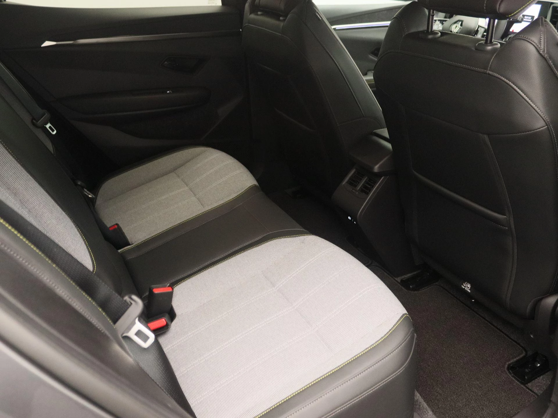 Renault-Megane E-Tech-image-23