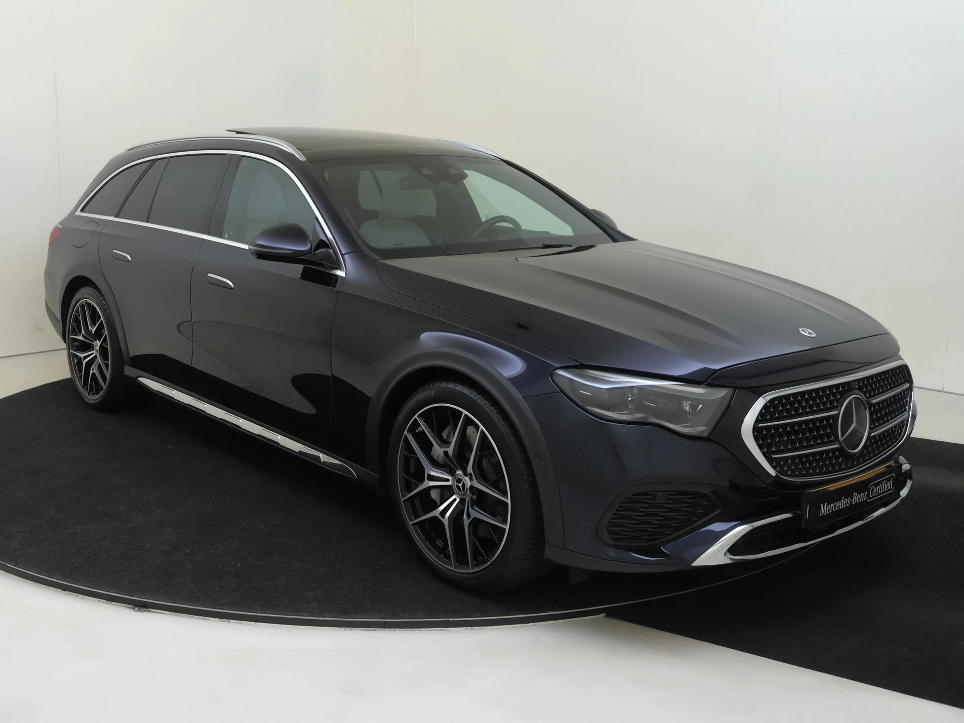 Mercedes-Benz-E-Klasse-image-1