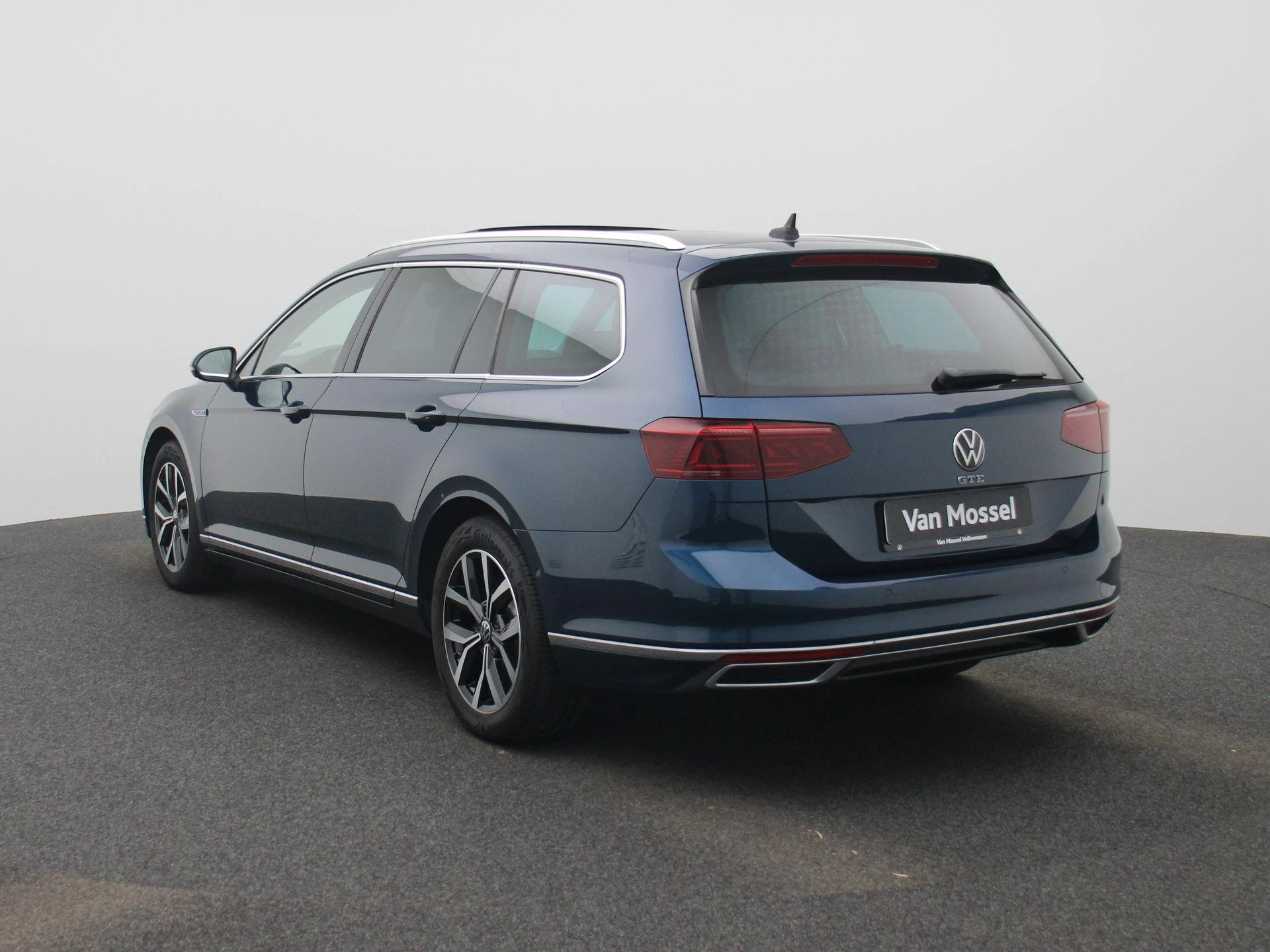 Volkswagen-Passat-image-1